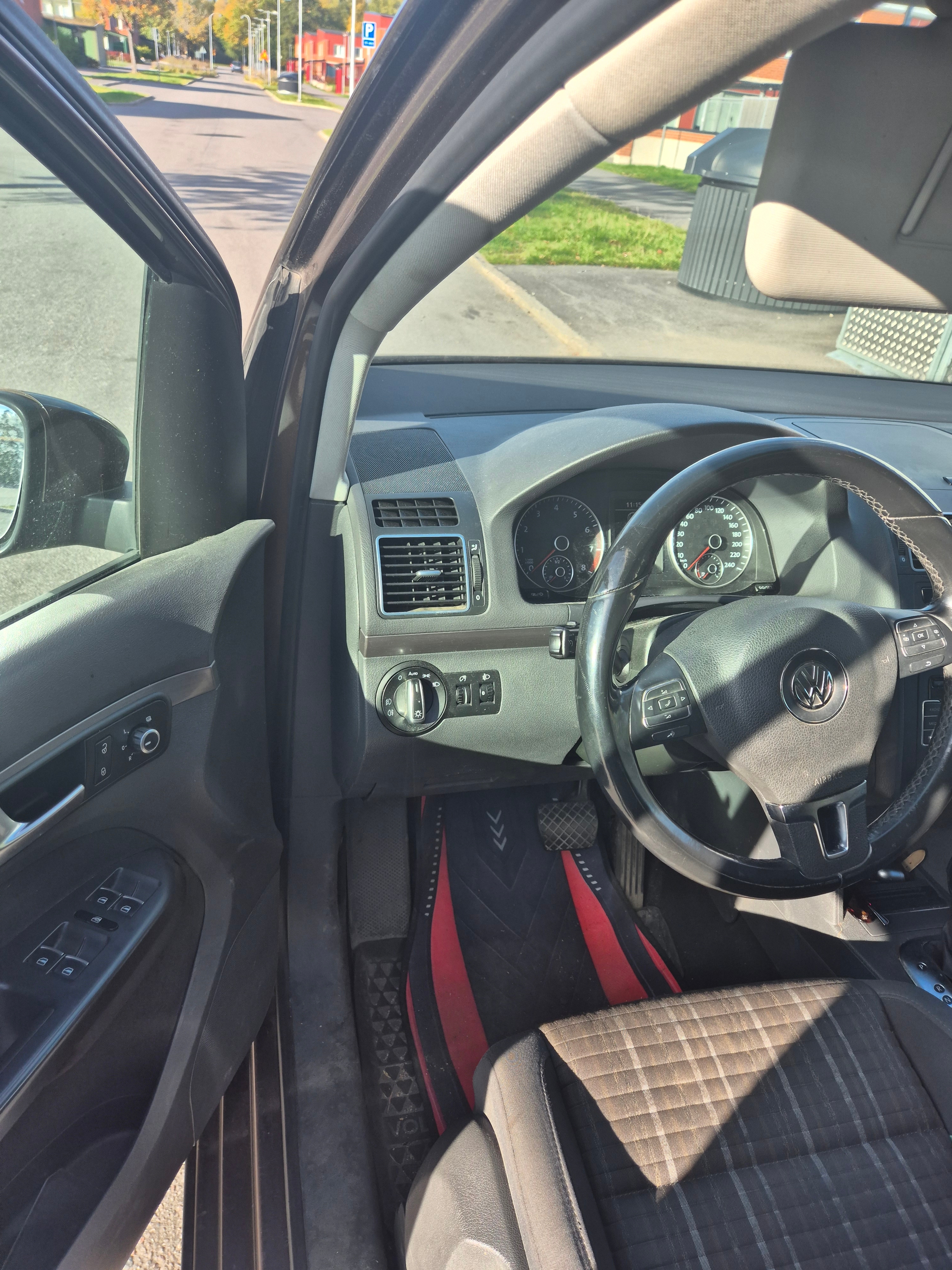 Volkswagen Touran 2014, bild 4/10