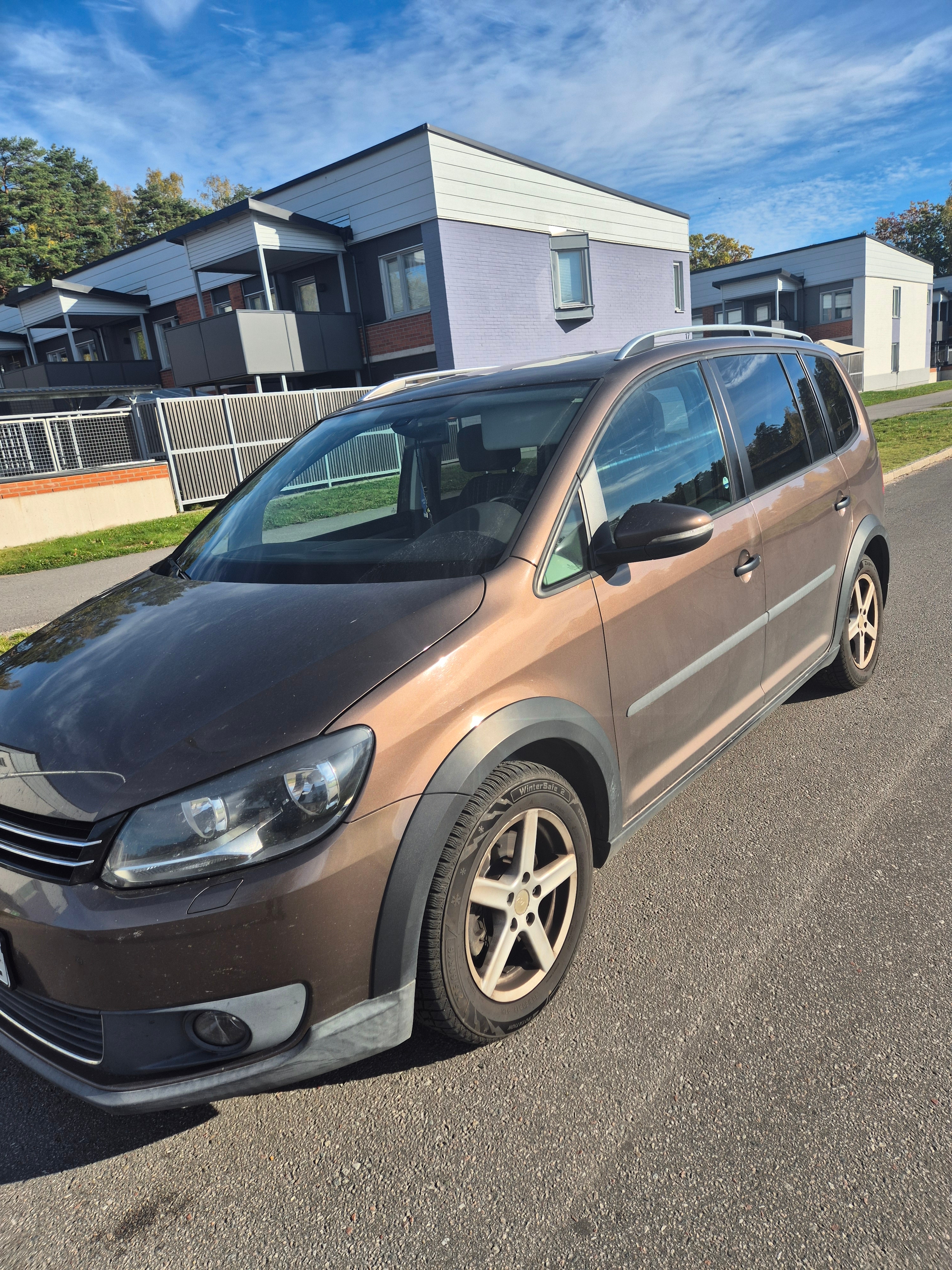 Volkswagen Touran 2014, bild 2/10