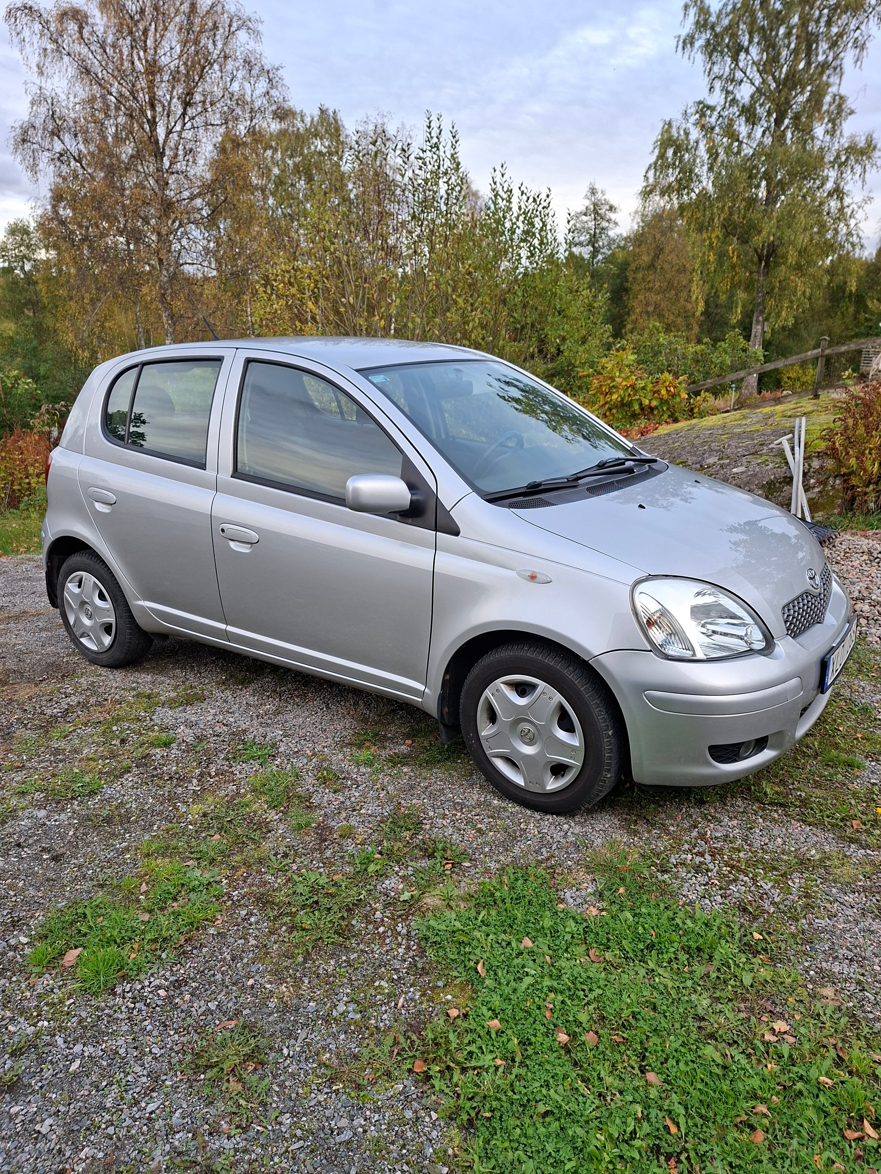 Toyota Yaris 5-dörrar 1.0 VVT-i Manuell 2005, bild 2/6