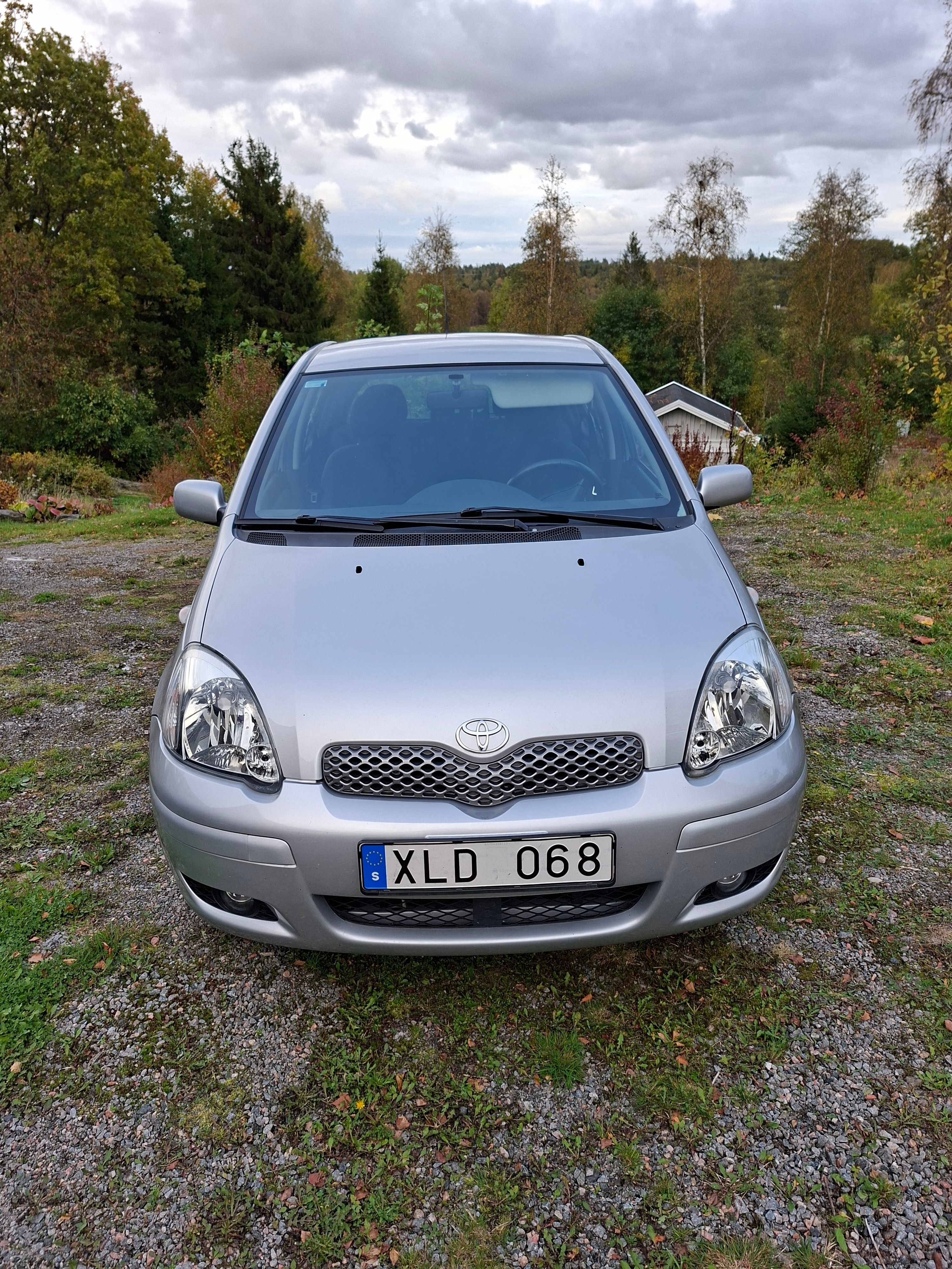 Toyota Yaris 5-dörrar 1.0 VVT-i Manuell 2005, bild 4/6
