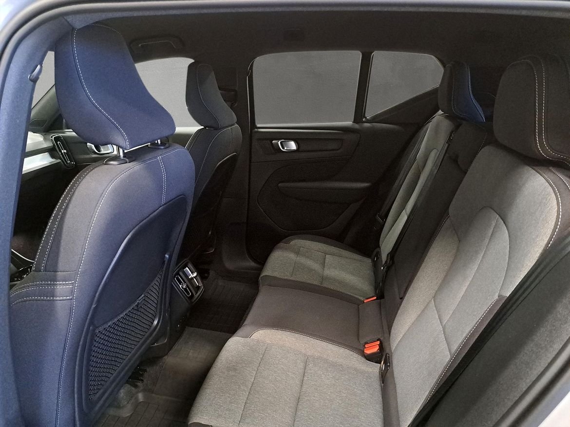 Volvo XC40 B3 FWD Bensin Plus Dark 2025, bild 6/10