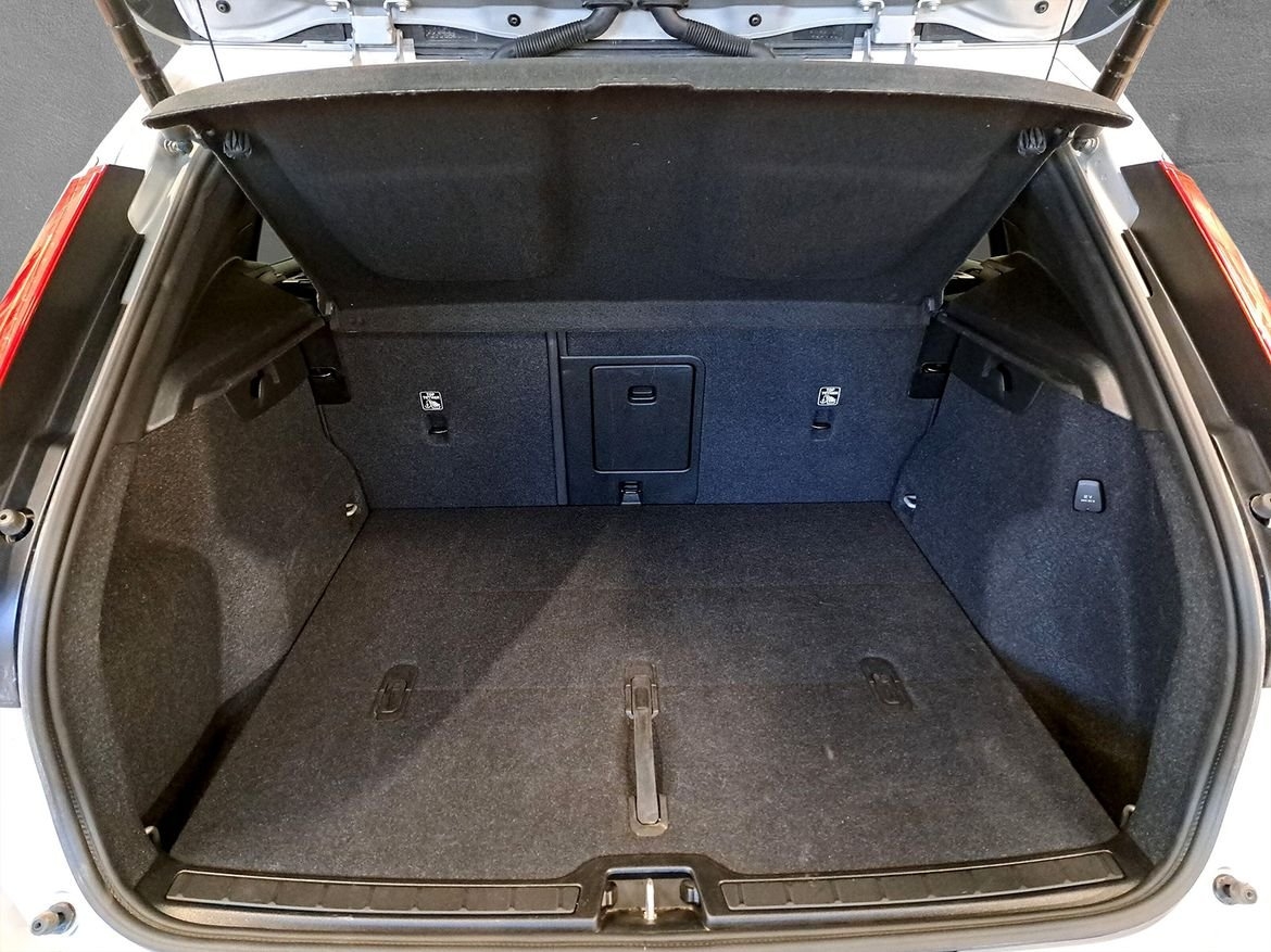 Volvo XC40 B3 FWD Bensin Plus Dark 2025, bild 7/10