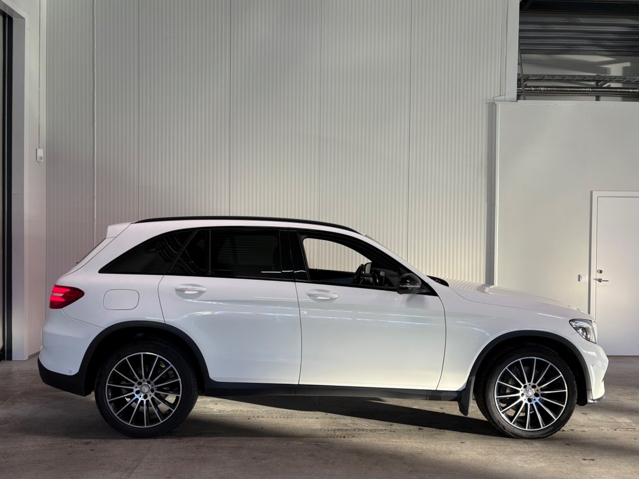 Mercedes-Benz GLC 2016, bild 2/10