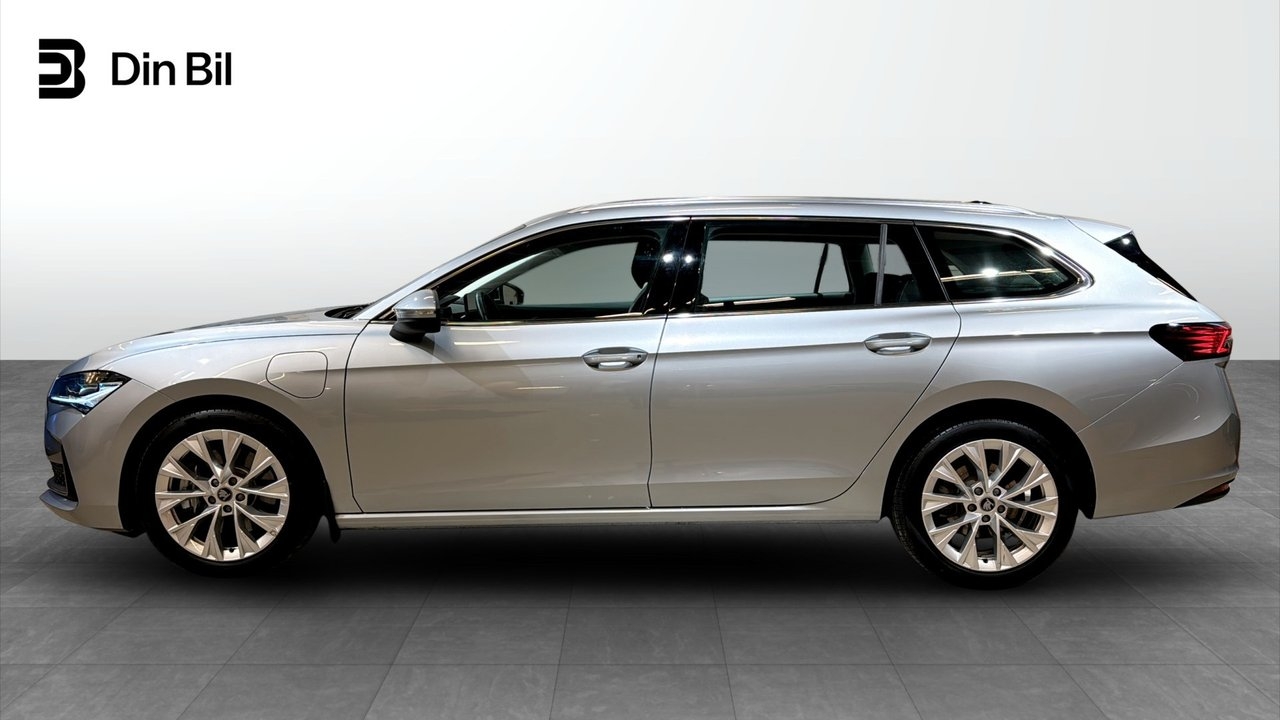 Skoda Superb 2025, bild 2/10