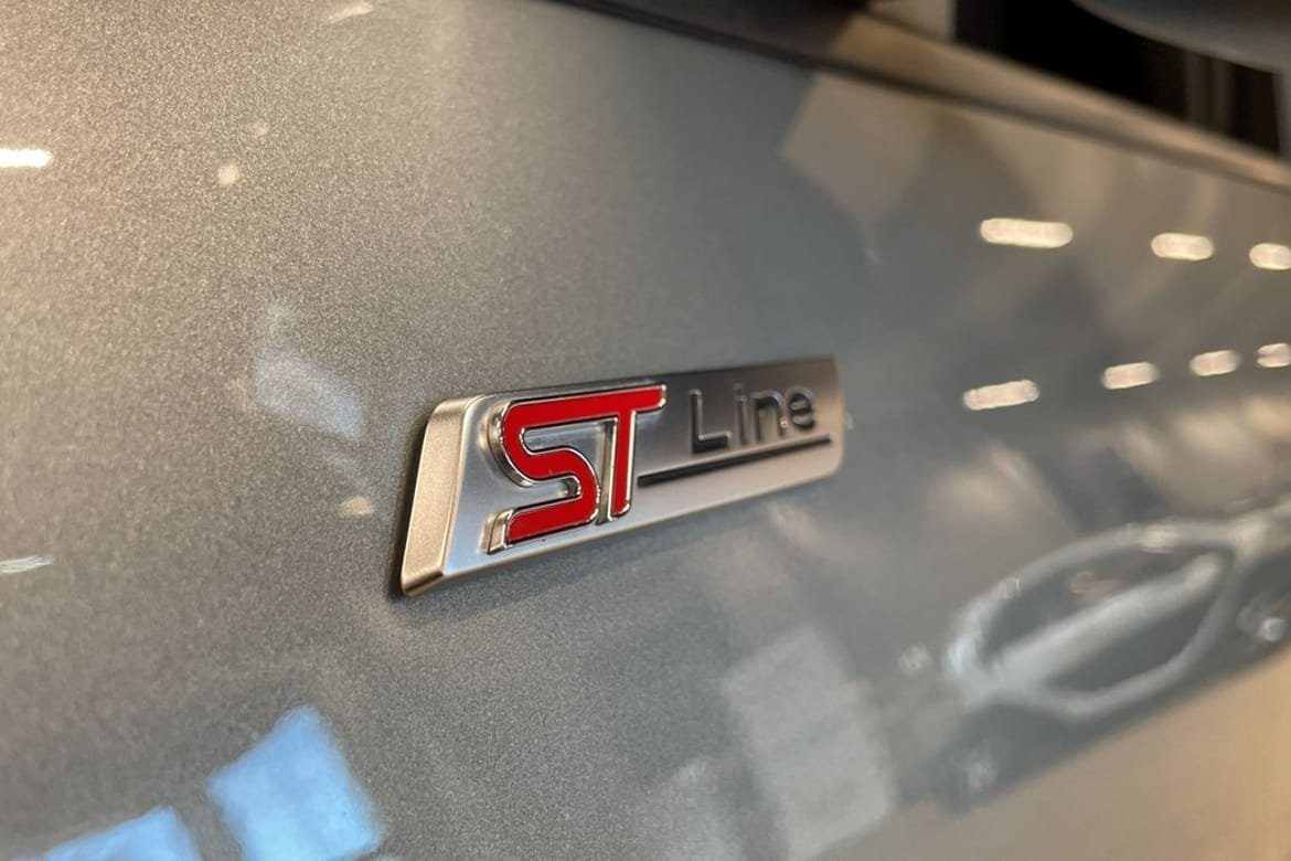 Ford Kuga St-Line X Phev (V-hjul) 2022, bild 6/10