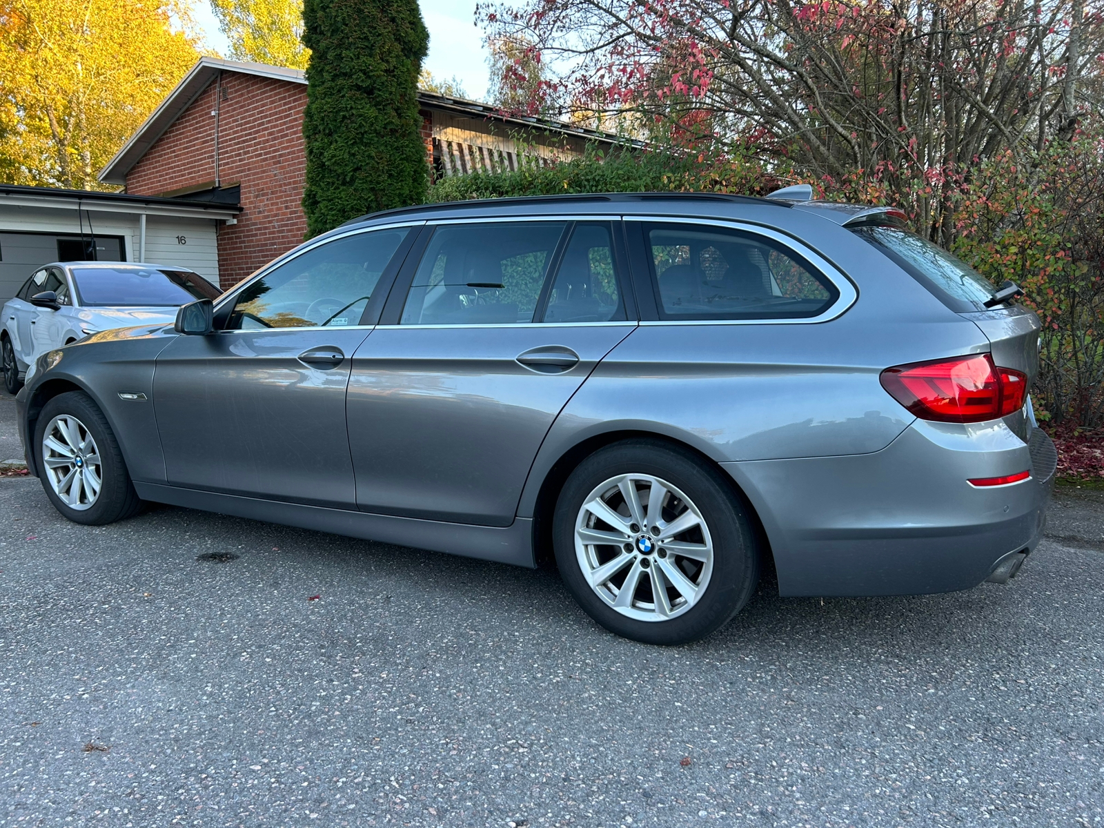 BMW 520d 2012, bild 2/6