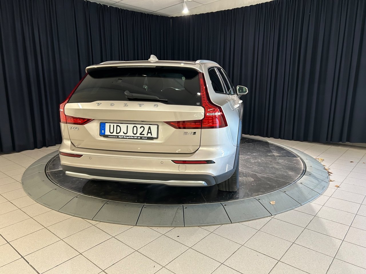 Volvo V60 Cross Country 2024, bild 7/10