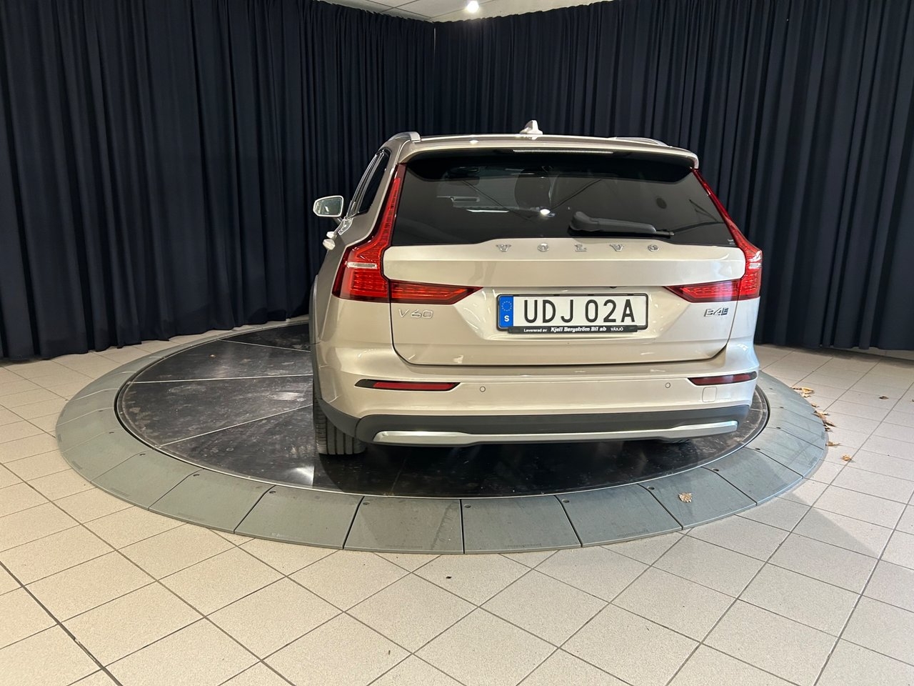 Volvo V60 Cross Country 2024, bild 6/10