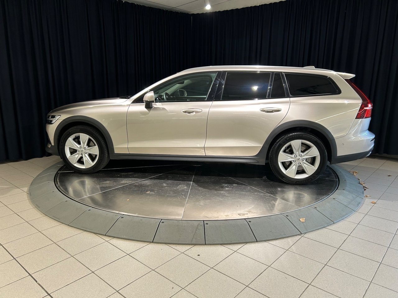 Volvo V60 Cross Country 2024, bild 4/10
