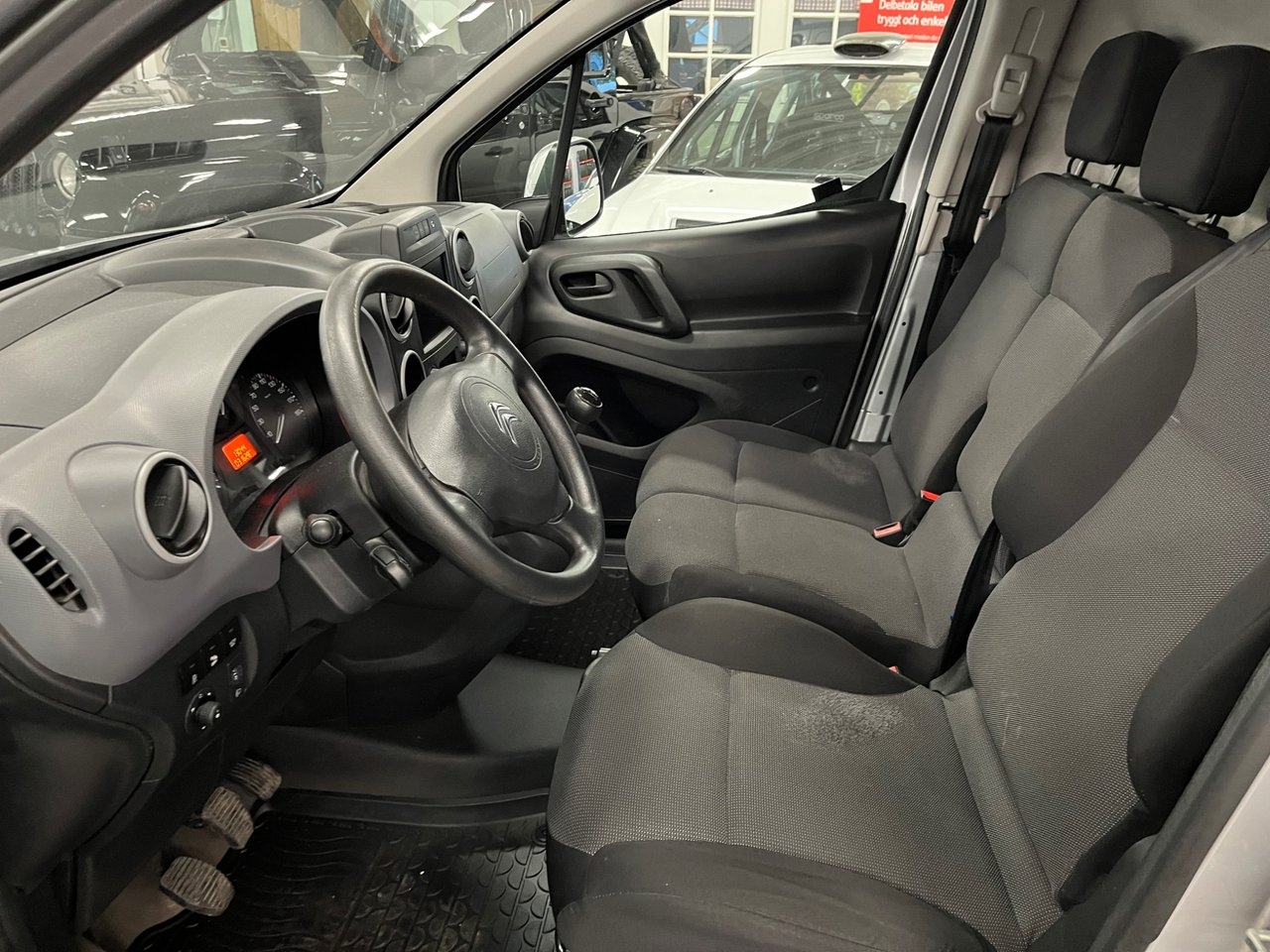 Citroen Berlingo 1,6HDI 99HK 2017, bild 6/7
