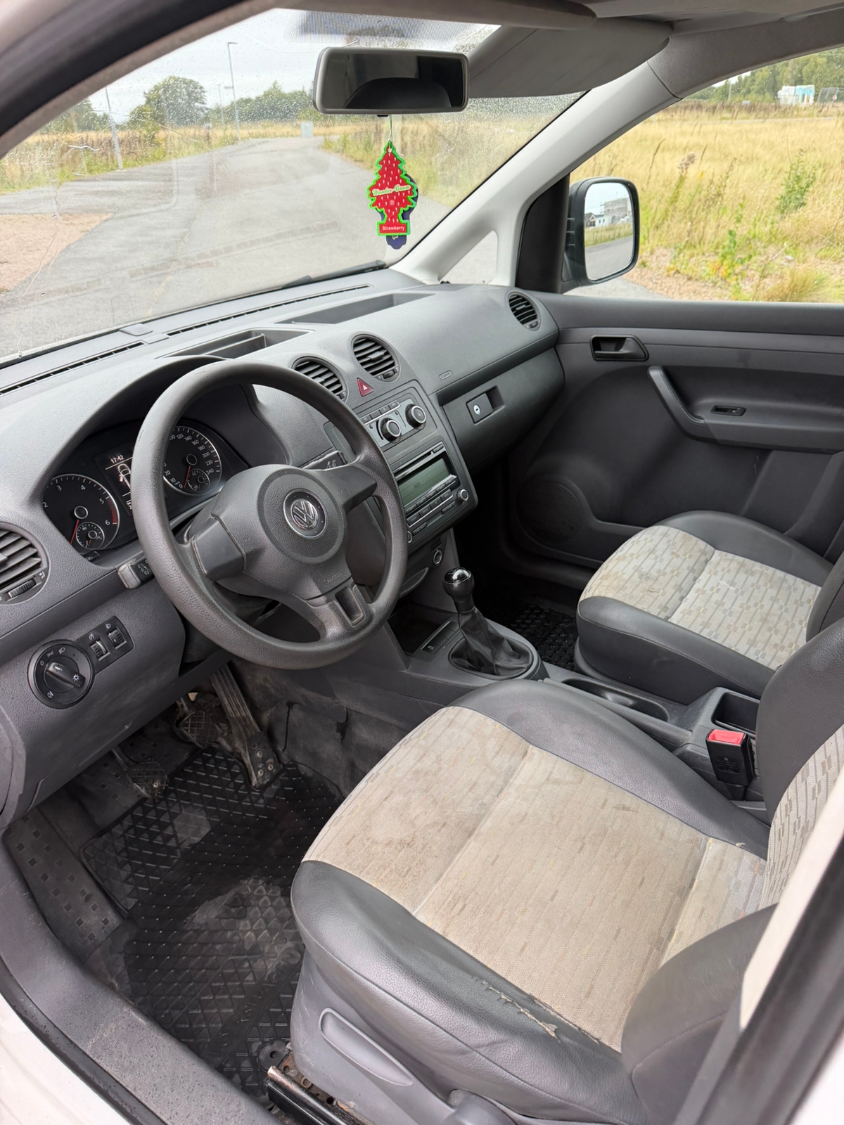 Volkswagen Caddy Skåpbil 1.6 TDI Manuell 2011, bild 2/7