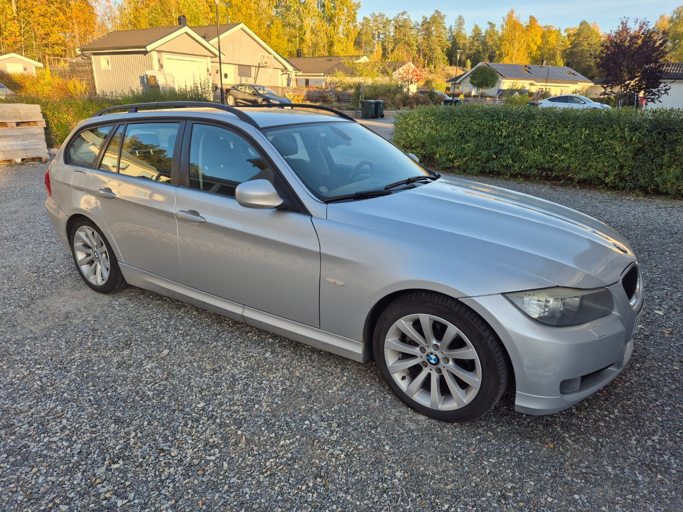BMW 320 d Touring Manuell 2010, bild 2/5