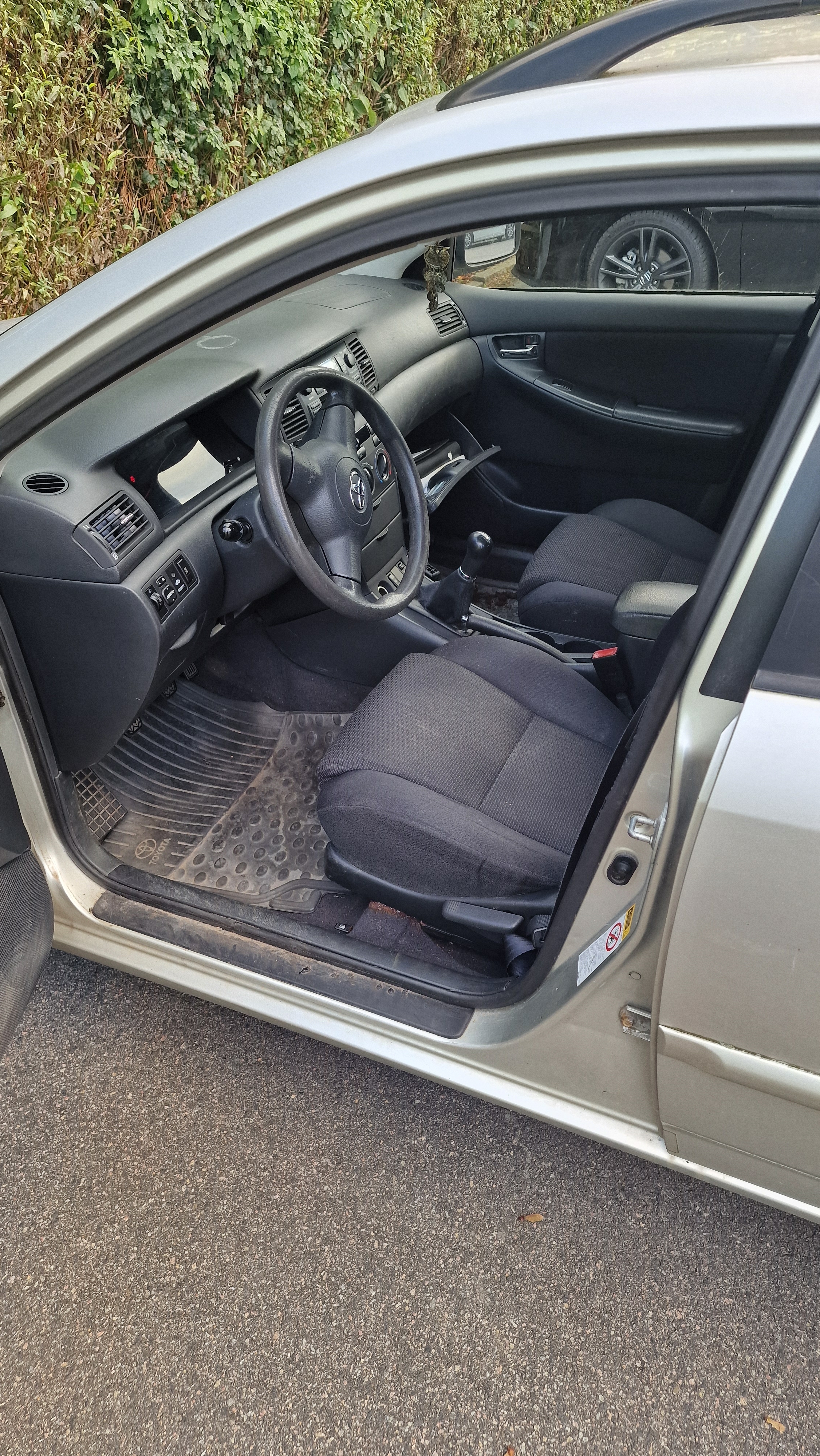 Toyota Corolla Kombi 1.6 VVT-i Manuell 2006, bild 5/5