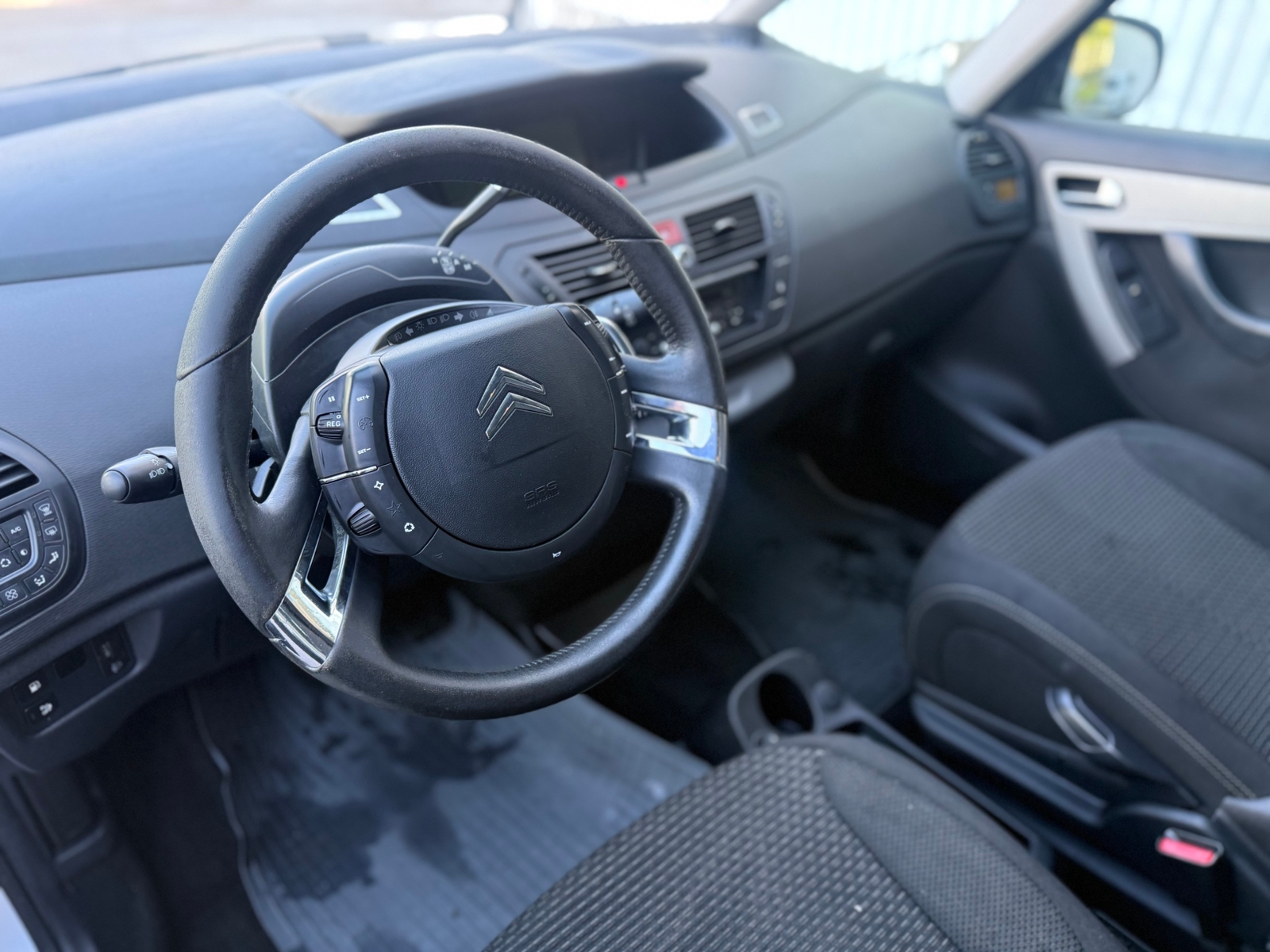 Citroen Grand C4 Picasso HDi 110 FAP 2010, bild 8/8