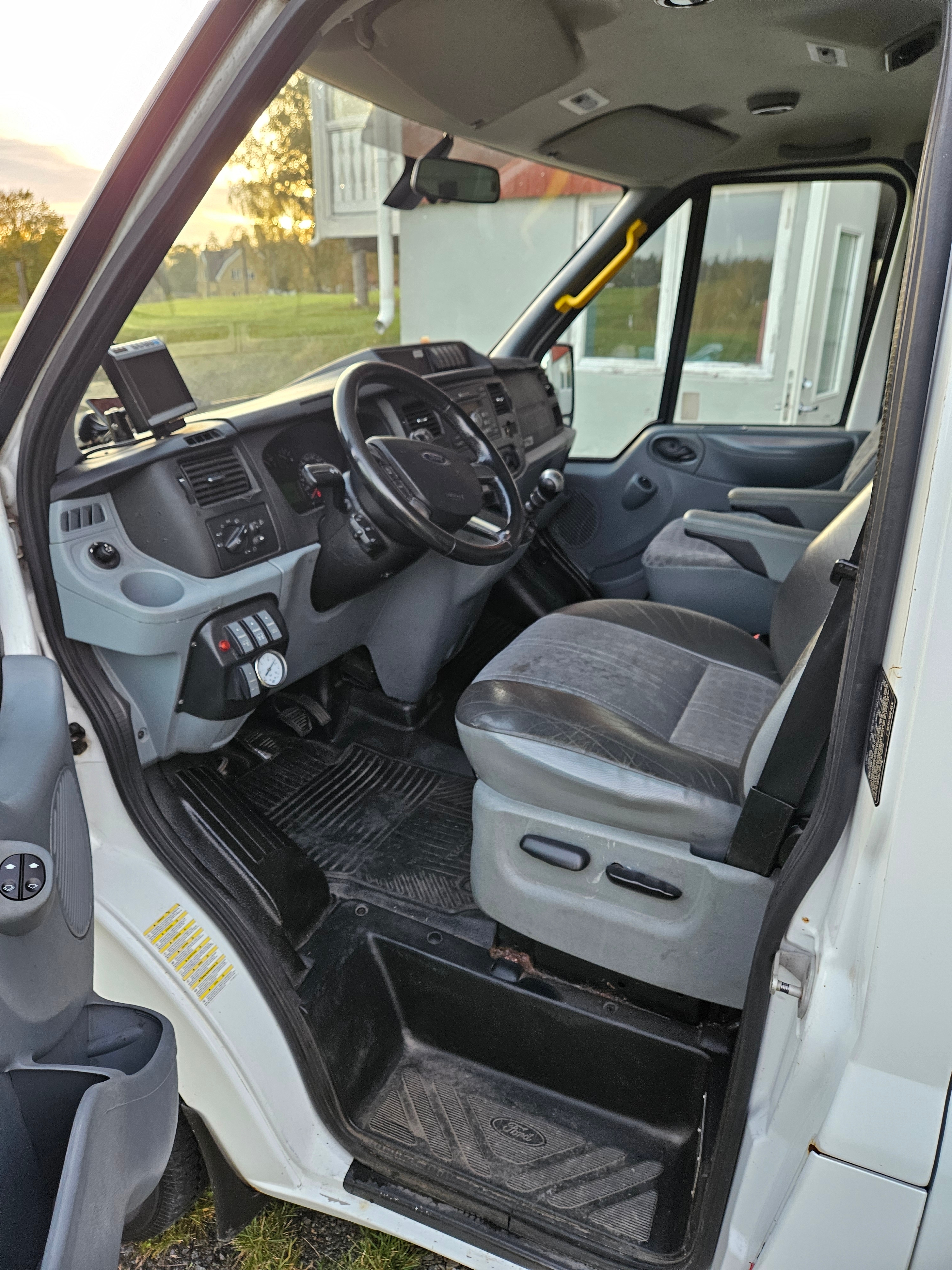 Ford Transit T330 Kombi 2.2 TDCi Manuell 2013, bild 4/10