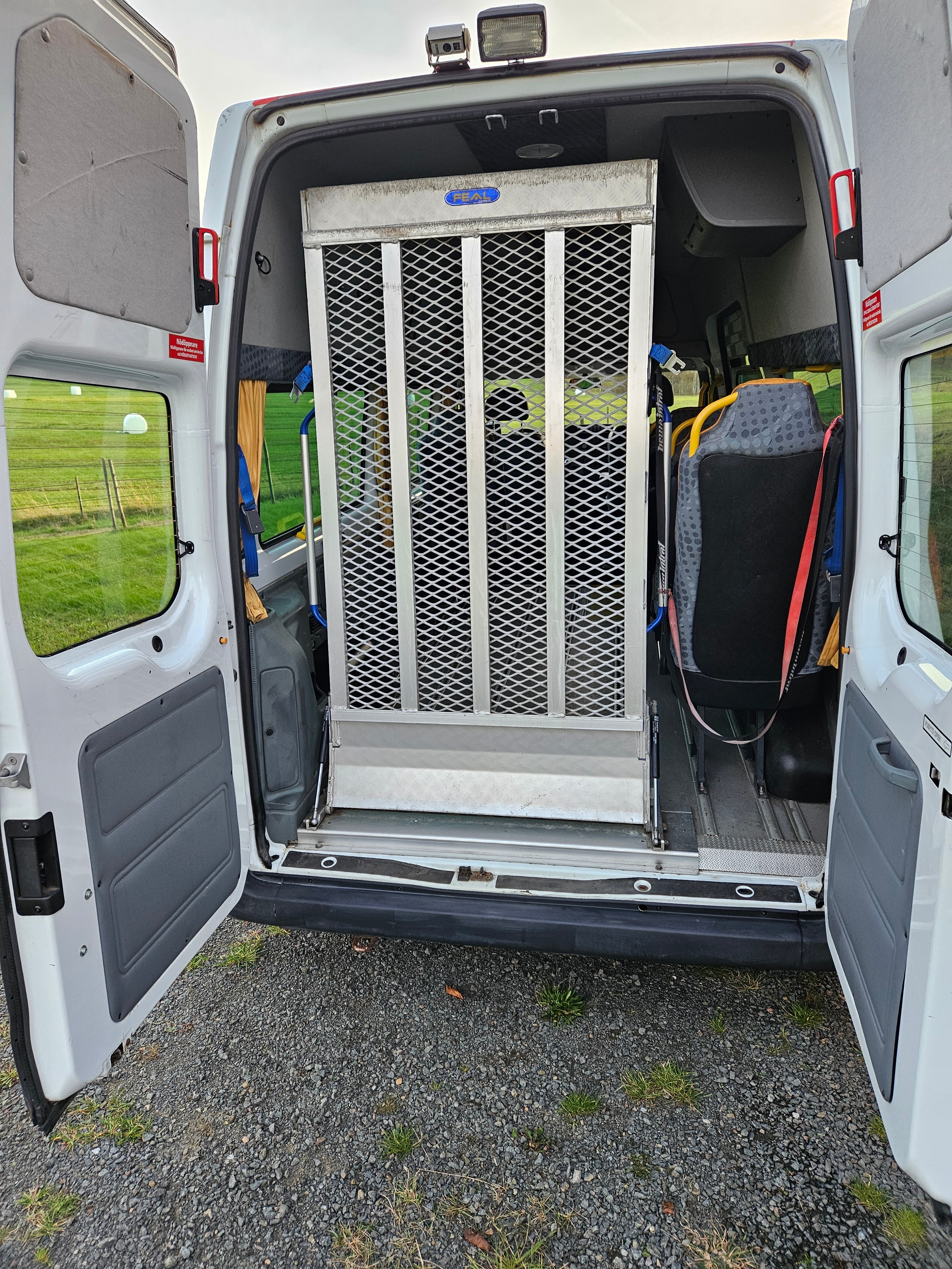 Ford Transit T330 Kombi 2.2 TDCi Manuell 2013, bild 7/10