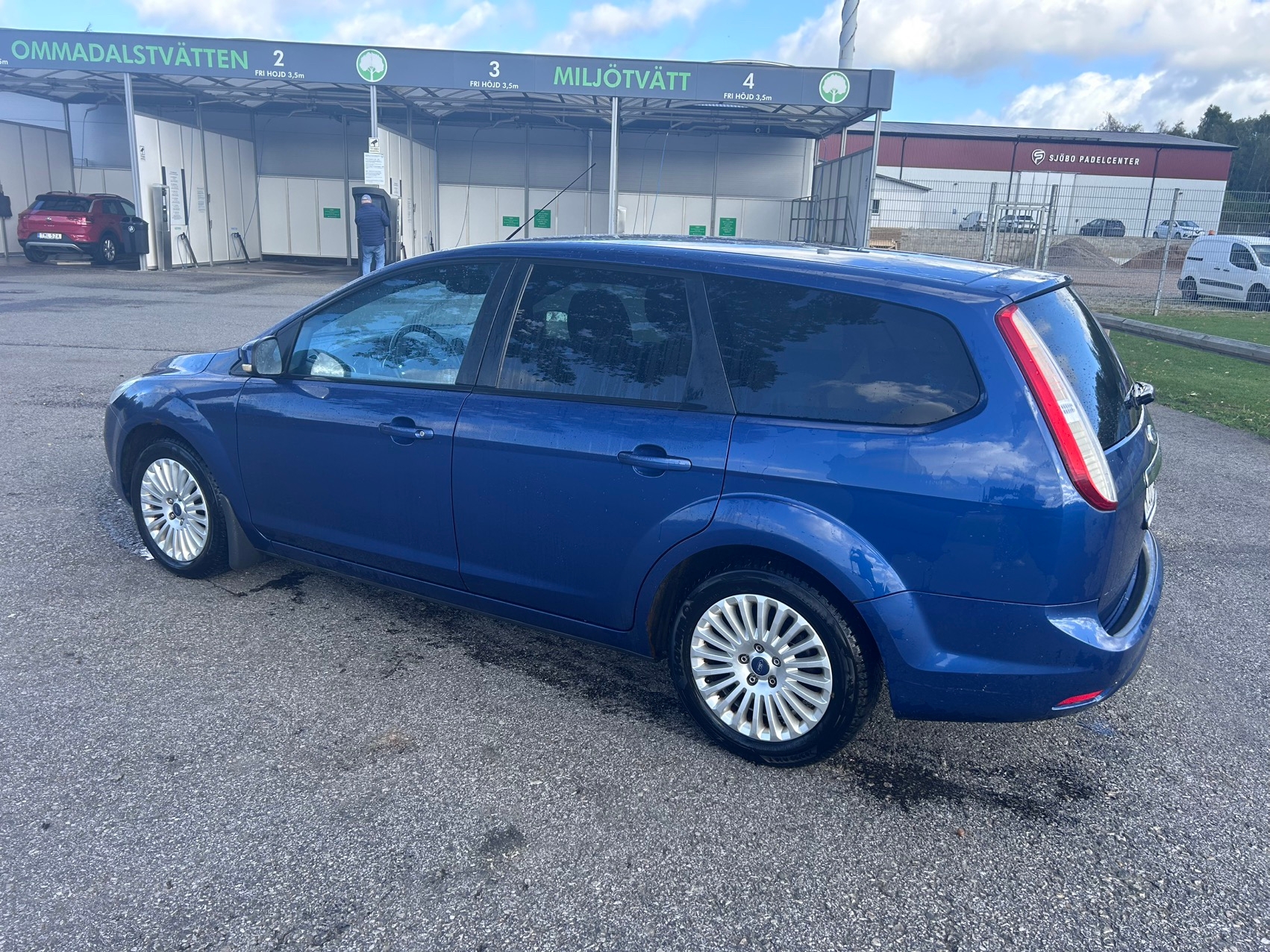Ford Focus Kombi 1.8 Flexifuel Manuell 2010, bild 4/9