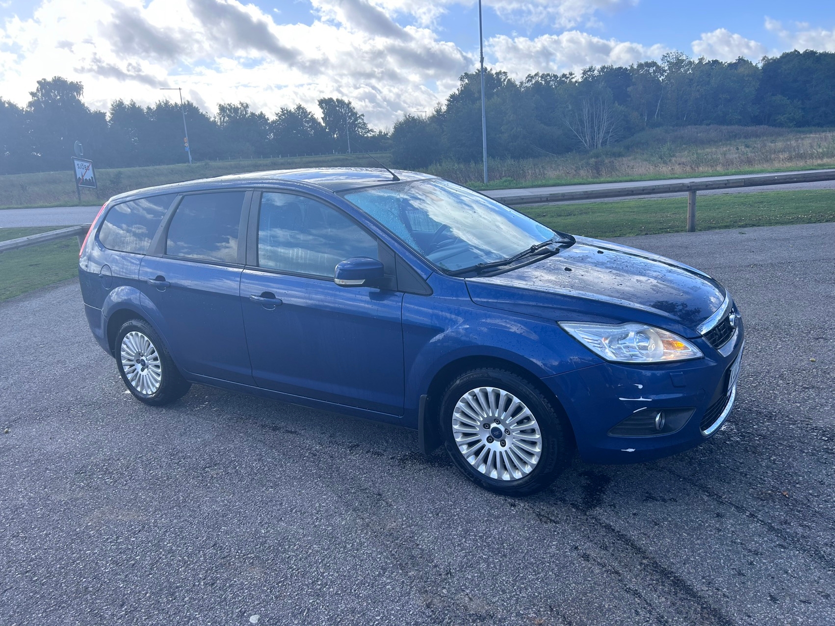 Ford Focus Kombi 1.8 Flexifuel Manuell 2010, bild 2/9
