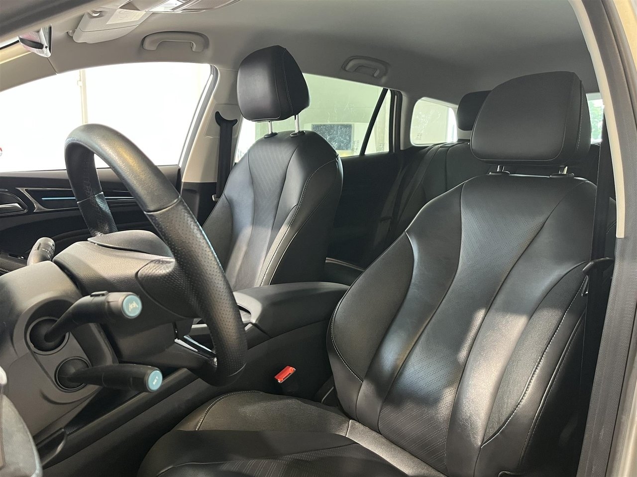 MG MG5 61 kWh Lux Long Range 2022, bild 3/4