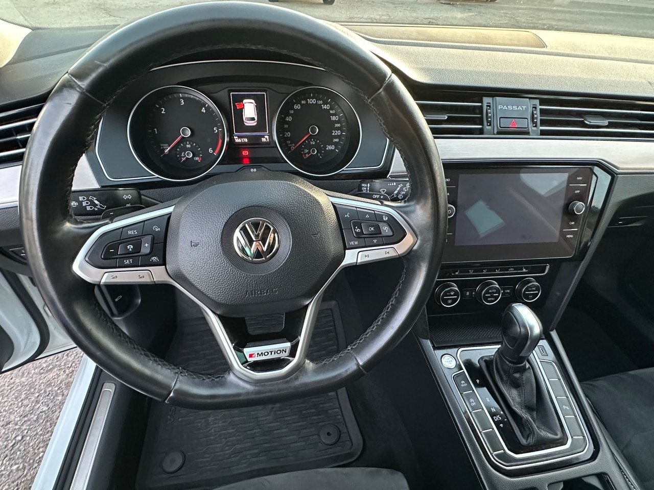Volkswagen Passat 2020, bild 6/10