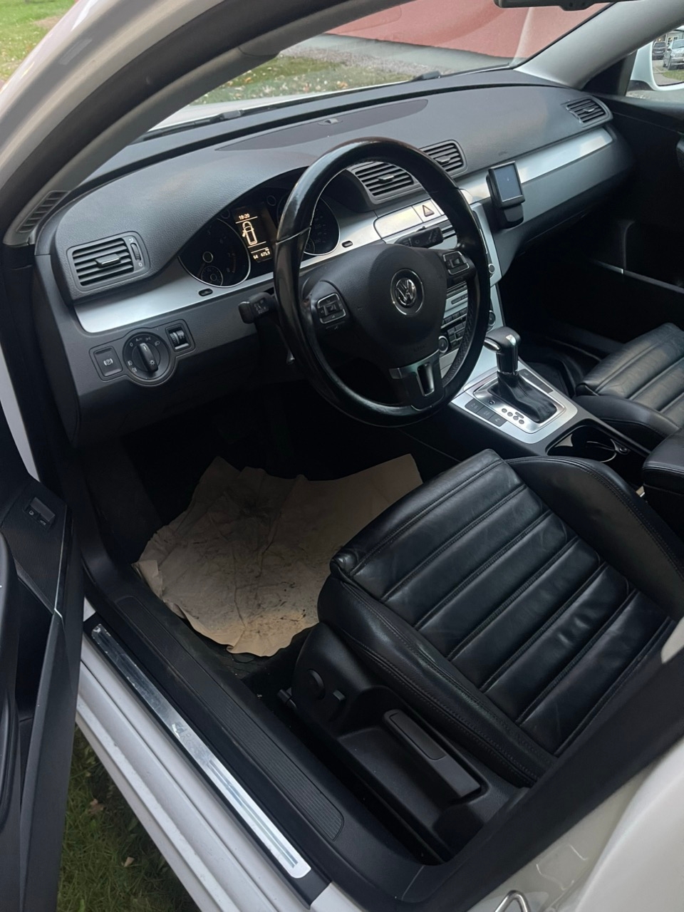 Volkswagen Passat 2011, bild 4/5