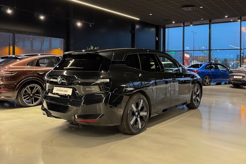 BMW iX xDrive50 Sport Package 2023, bild 2/10