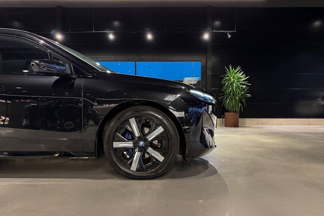BMW iX xDrive50 Sport Package 2023, bild 3/10