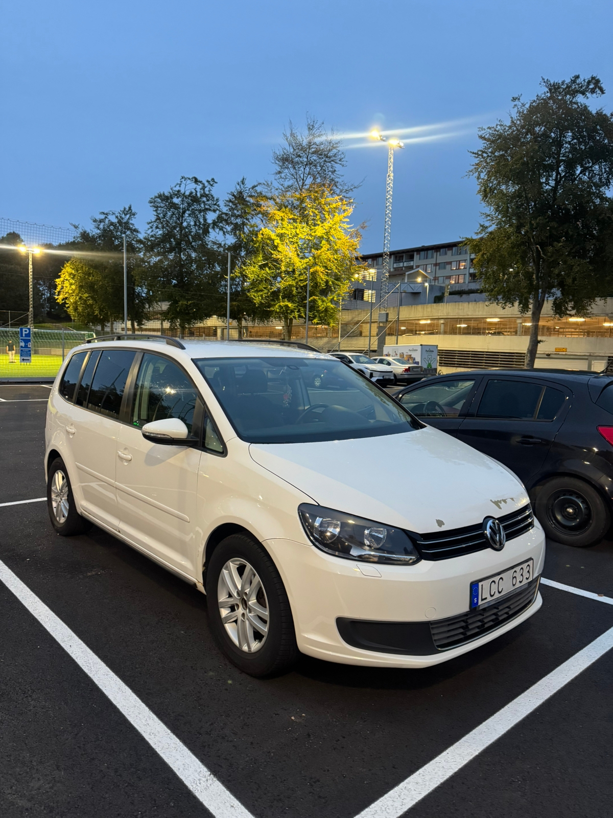 Volkswagen Touran 2012, bild 2/8