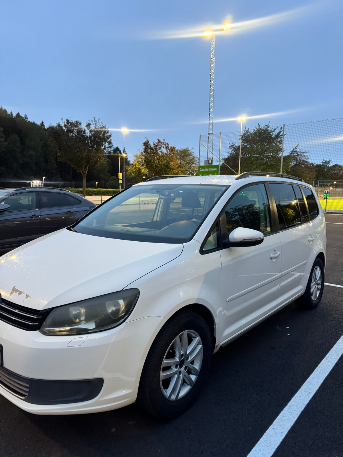 Volkswagen Touran 2012, bild 6/8