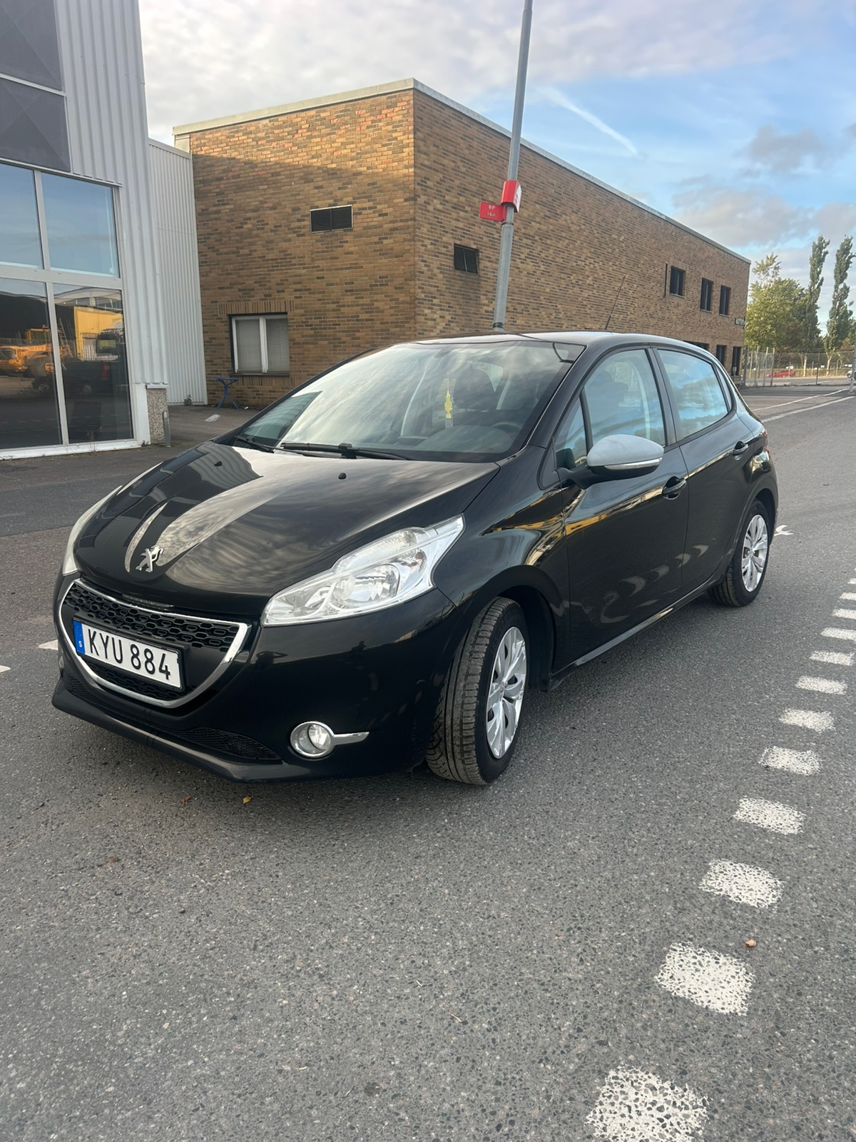 Peugeot 208 5-dörrar 1.2 VTi 82 Manuell 2015, bild 2/10