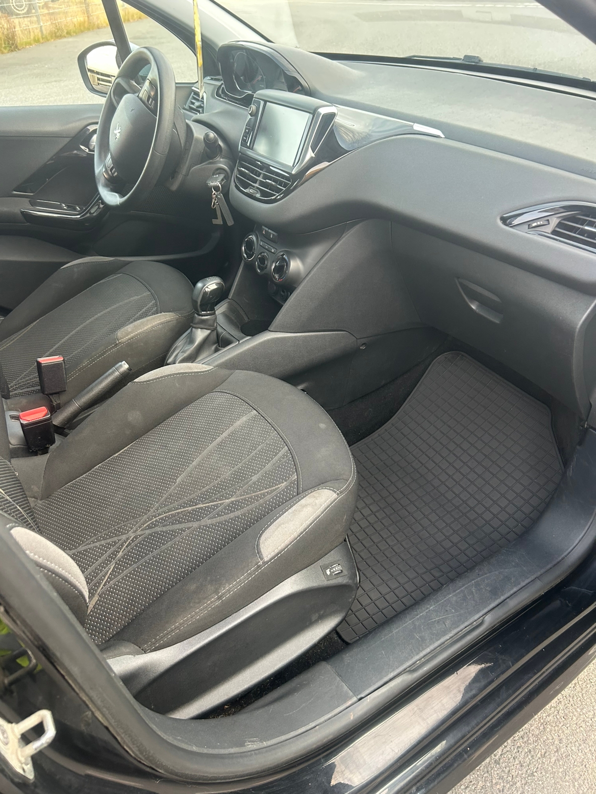 Peugeot 208 5-dörrar 1.2 VTi 82 Manuell 2015, bild 6/10