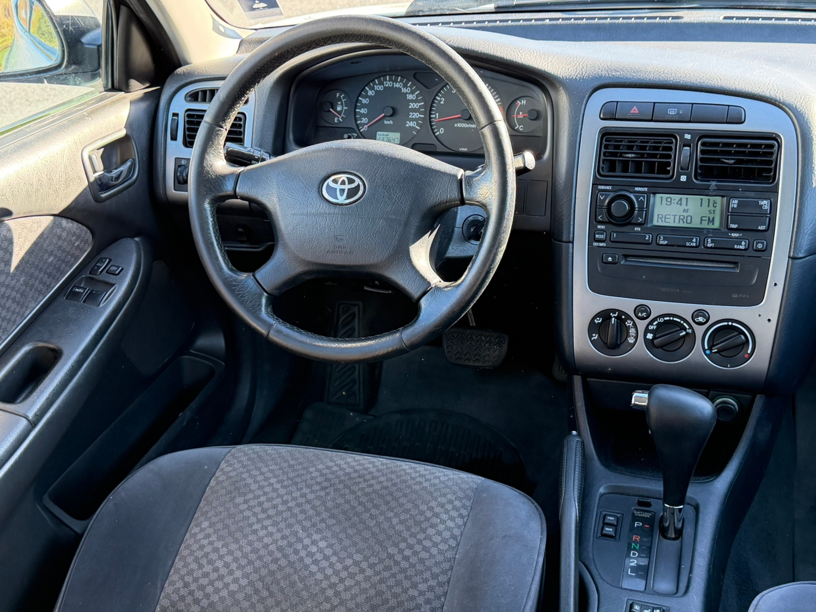 Toyota Avensis 2001, bild 7/8