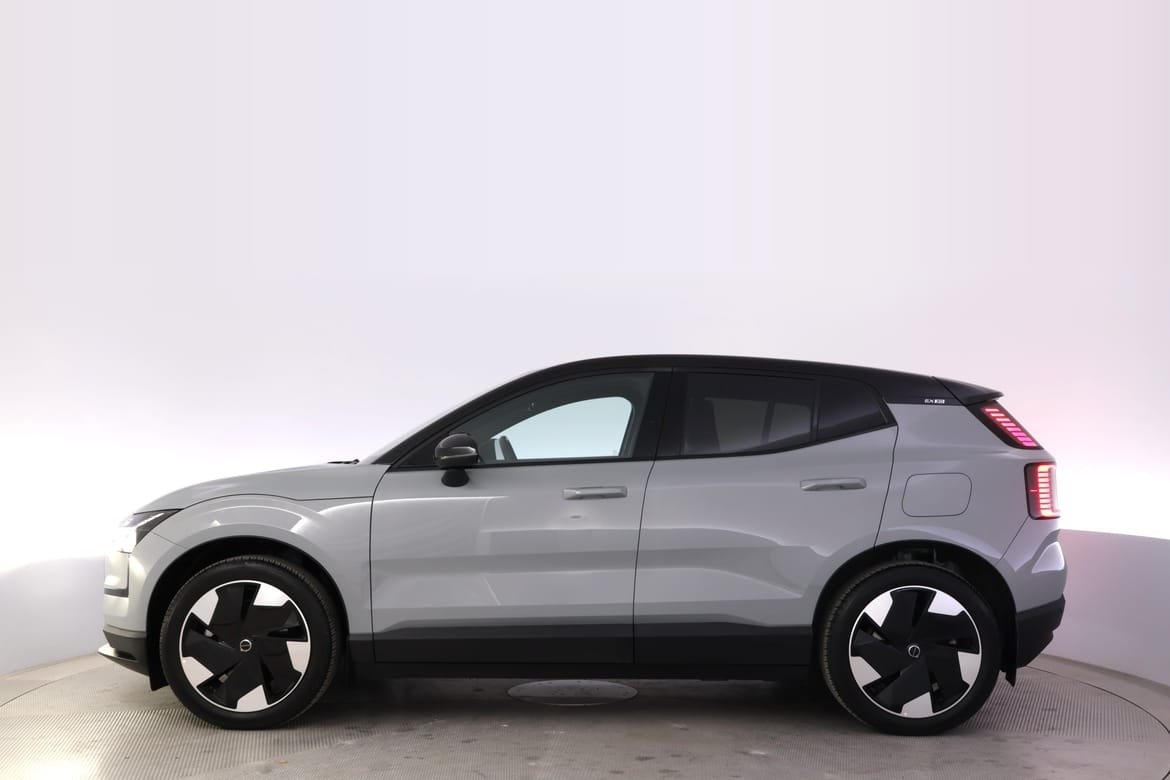 Volvo EX30 Extended Range Plus 2025, bild 2/10