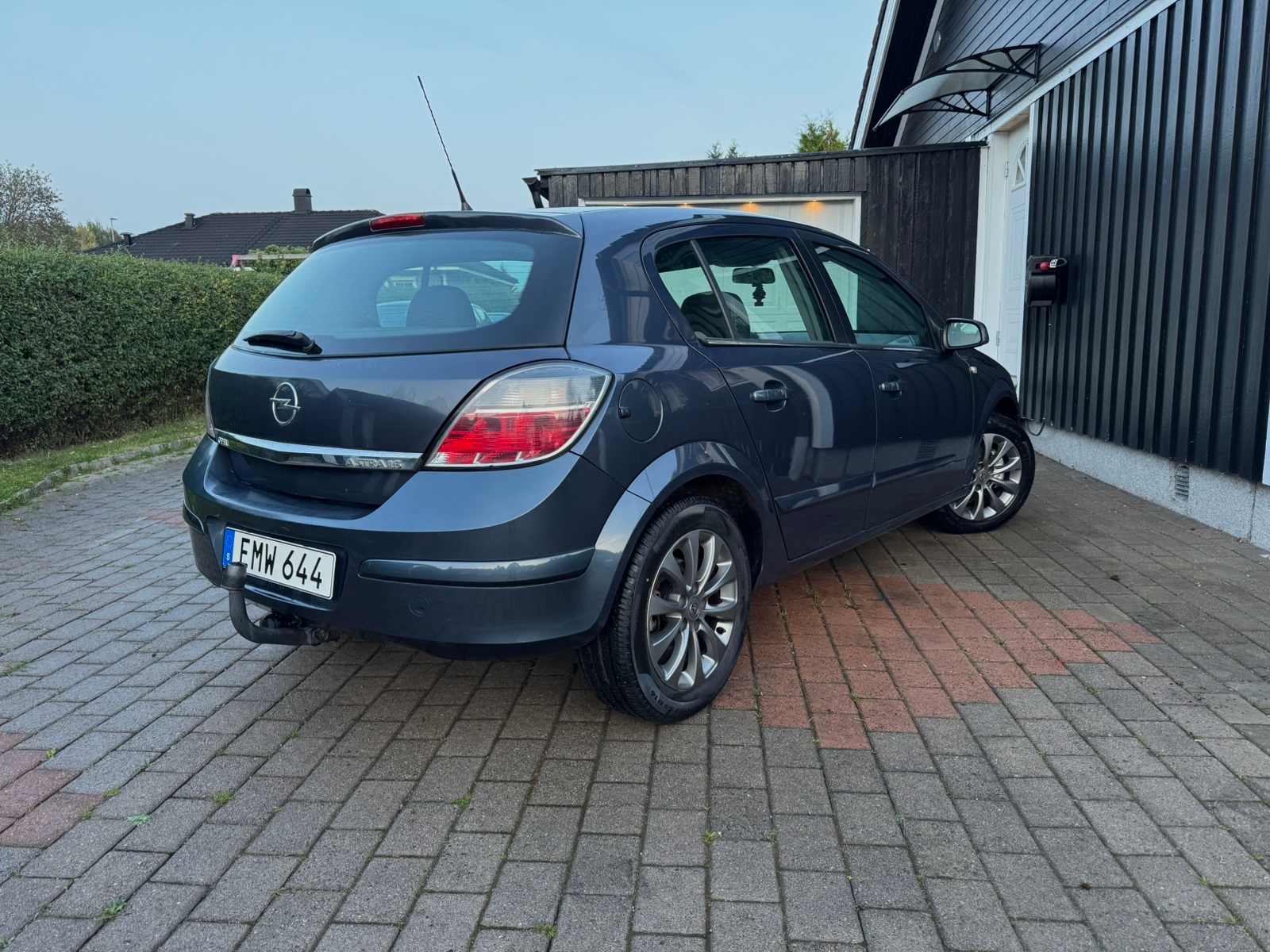 Opel Astra 1.6 ECOTEC Manuell 2008, bild 2/3