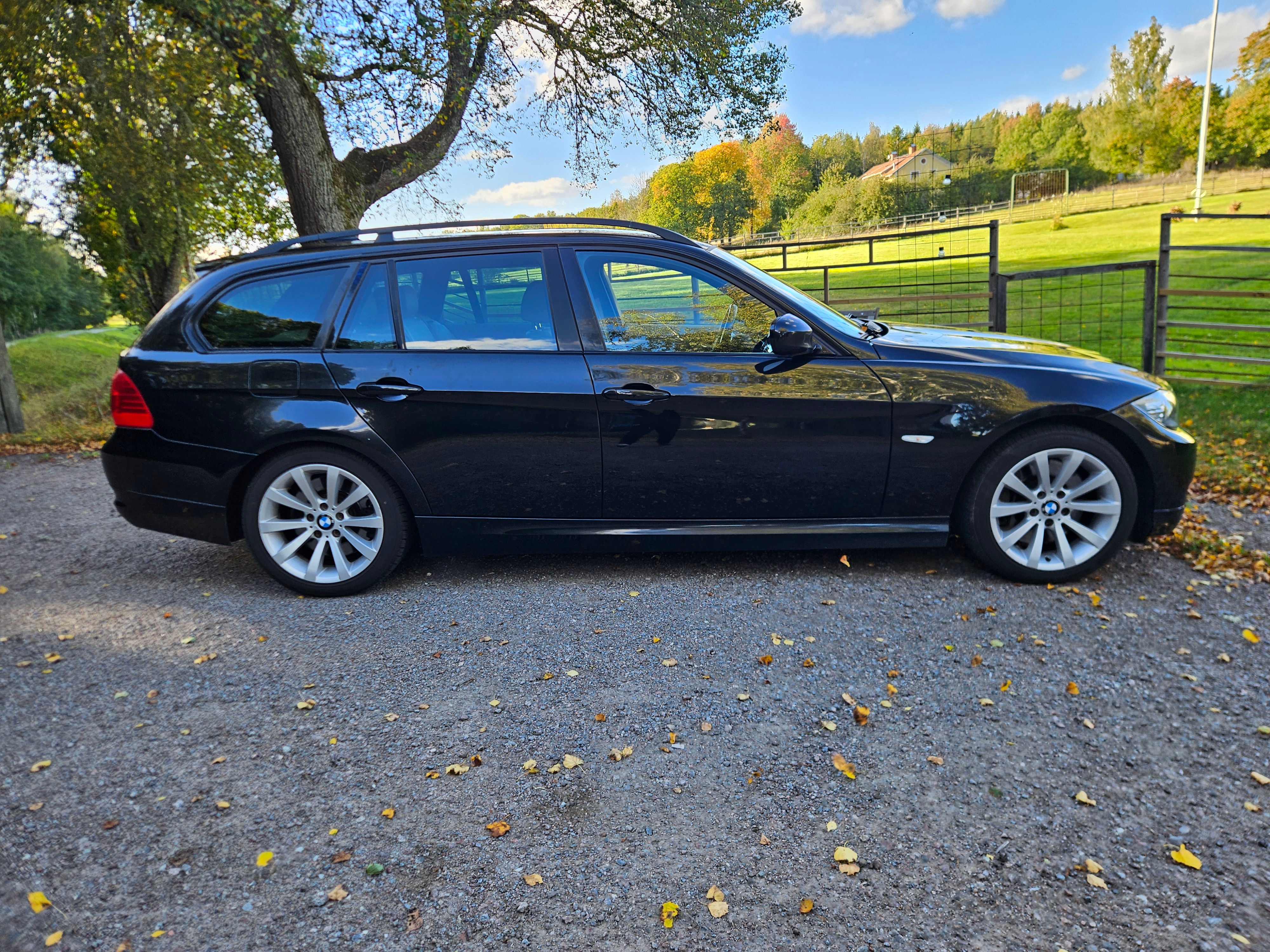 BMW 330 d Touring Automatisk 2009, bild 2/10