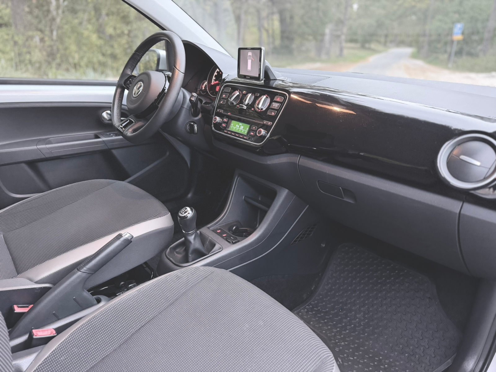 Volkswagen UP! 5-dörrar 1.0 MPI 2015, bild 4/8