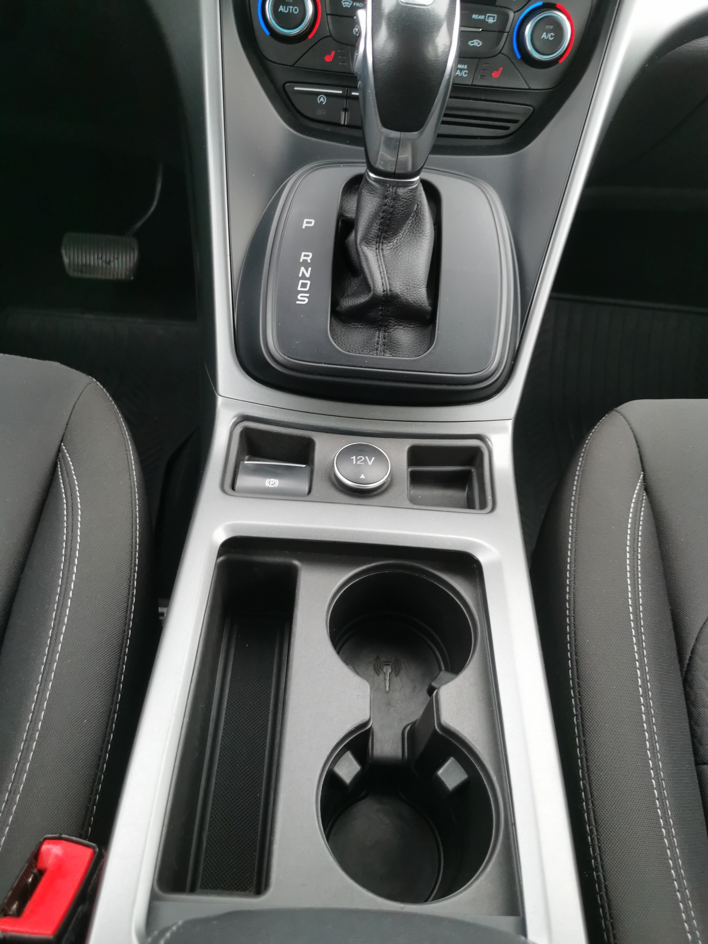 Ford Kuga 2.0 TDCi AWD Powershift 2019, bild 6/9
