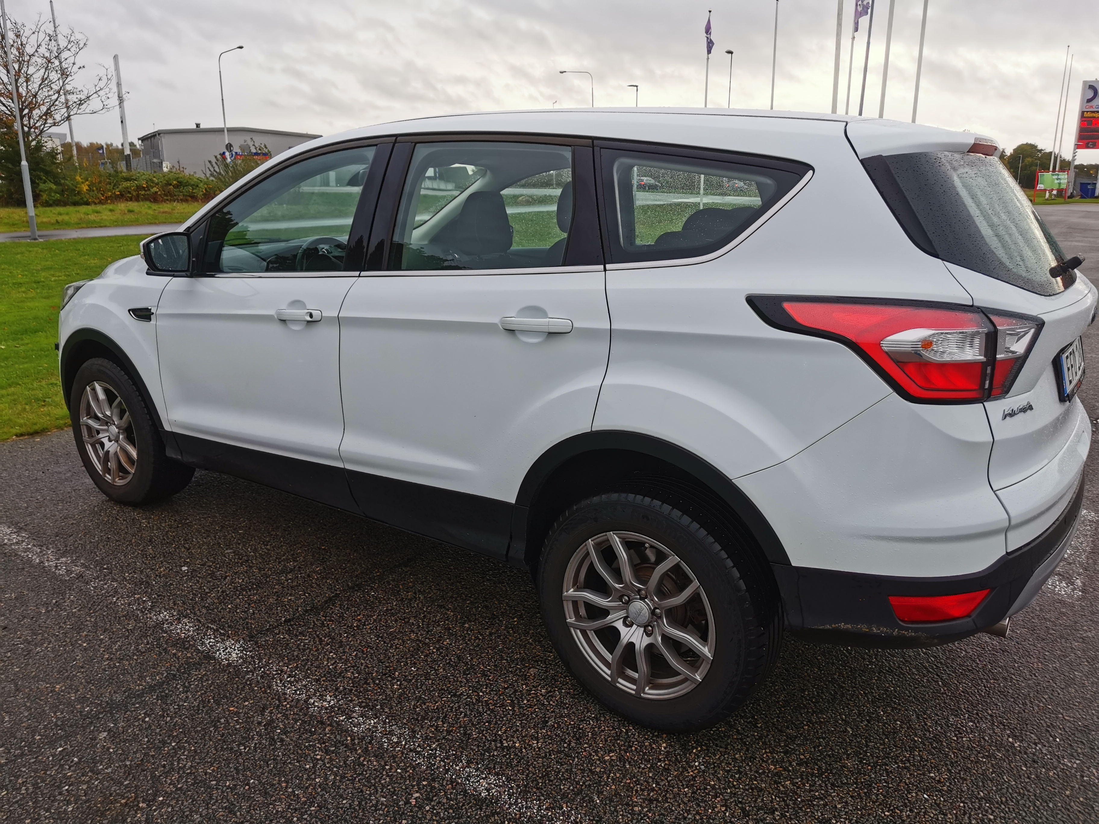 Ford Kuga 2.0 TDCi AWD Powershift 2019, bild 3/9