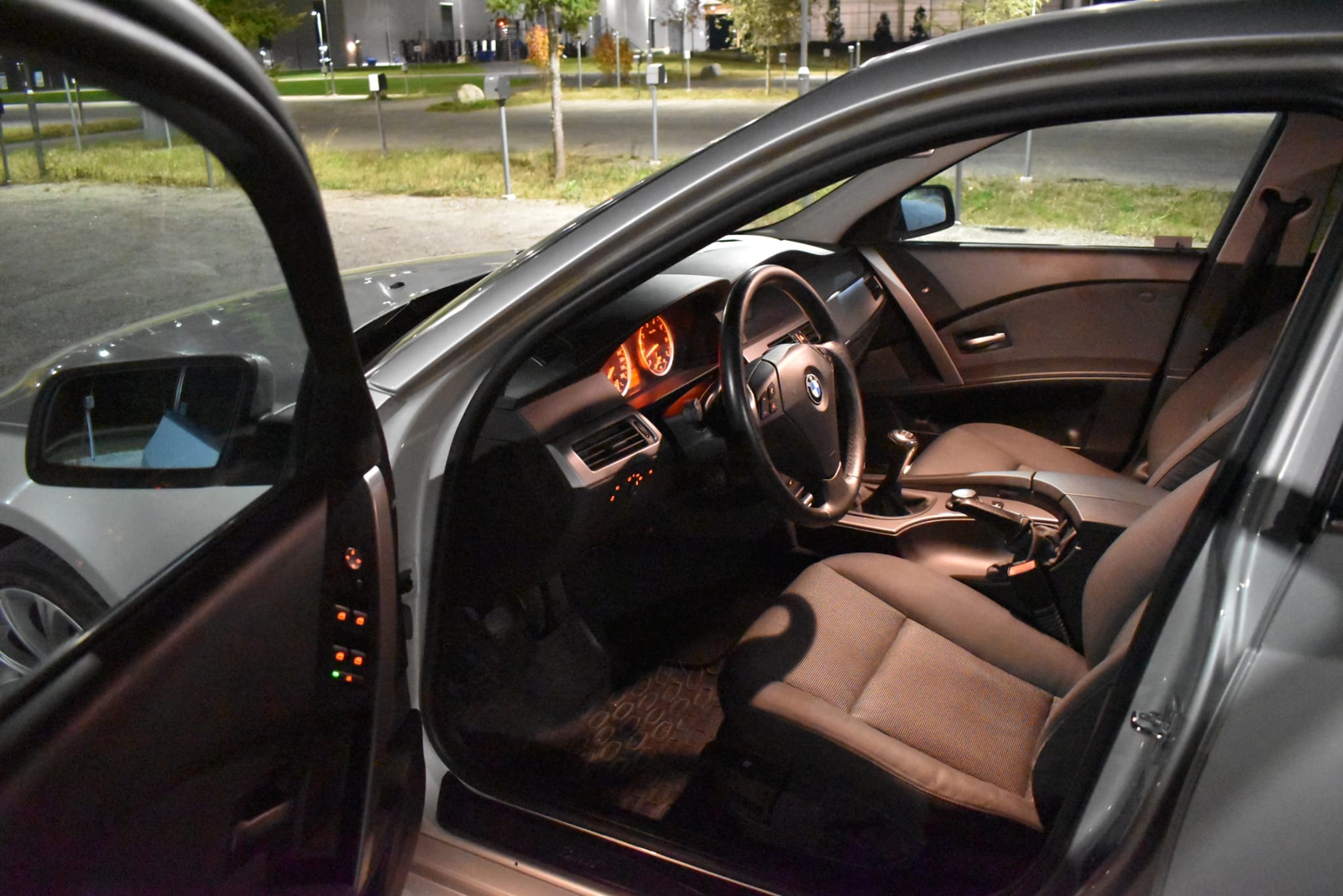 BMW 520 i Sedan Manuell 2005, bild 7/8