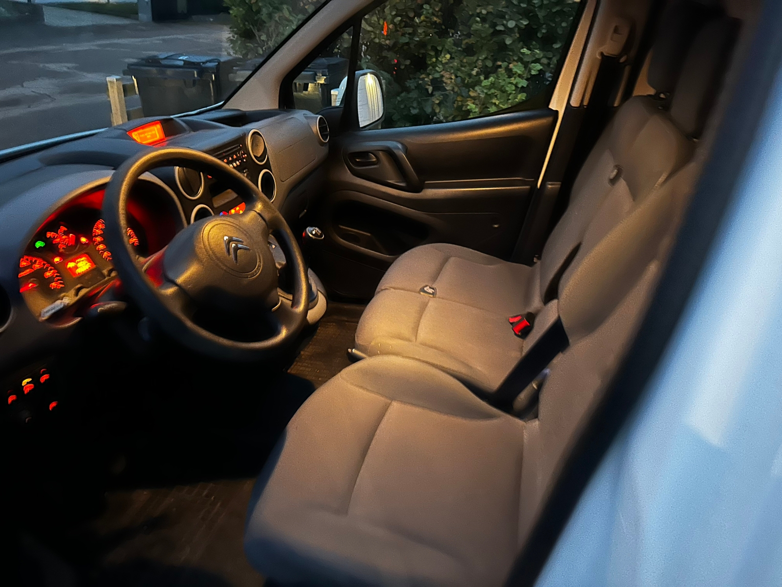 Citroen Berlingo Van 1.6 HDiF 8v Manuell 2014, bild 4/6
