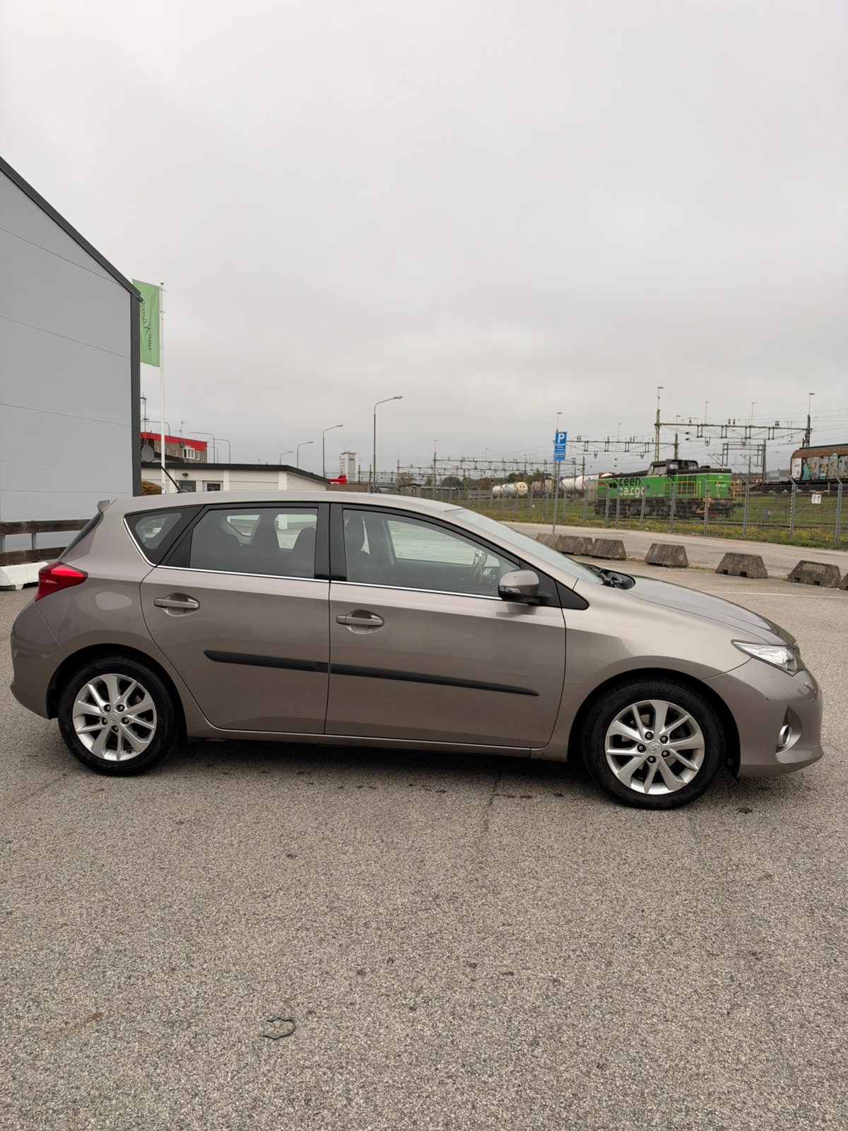 Toyota Auris 1.6 Valvematic Manuell 2013, bild 4/5