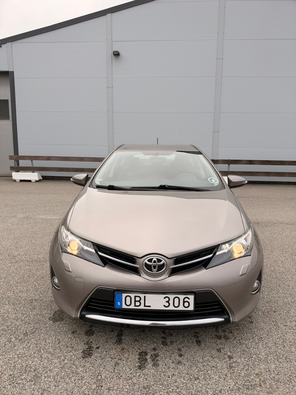 Toyota Auris 1.6 Valvematic Manuell 2013, bild 2/5