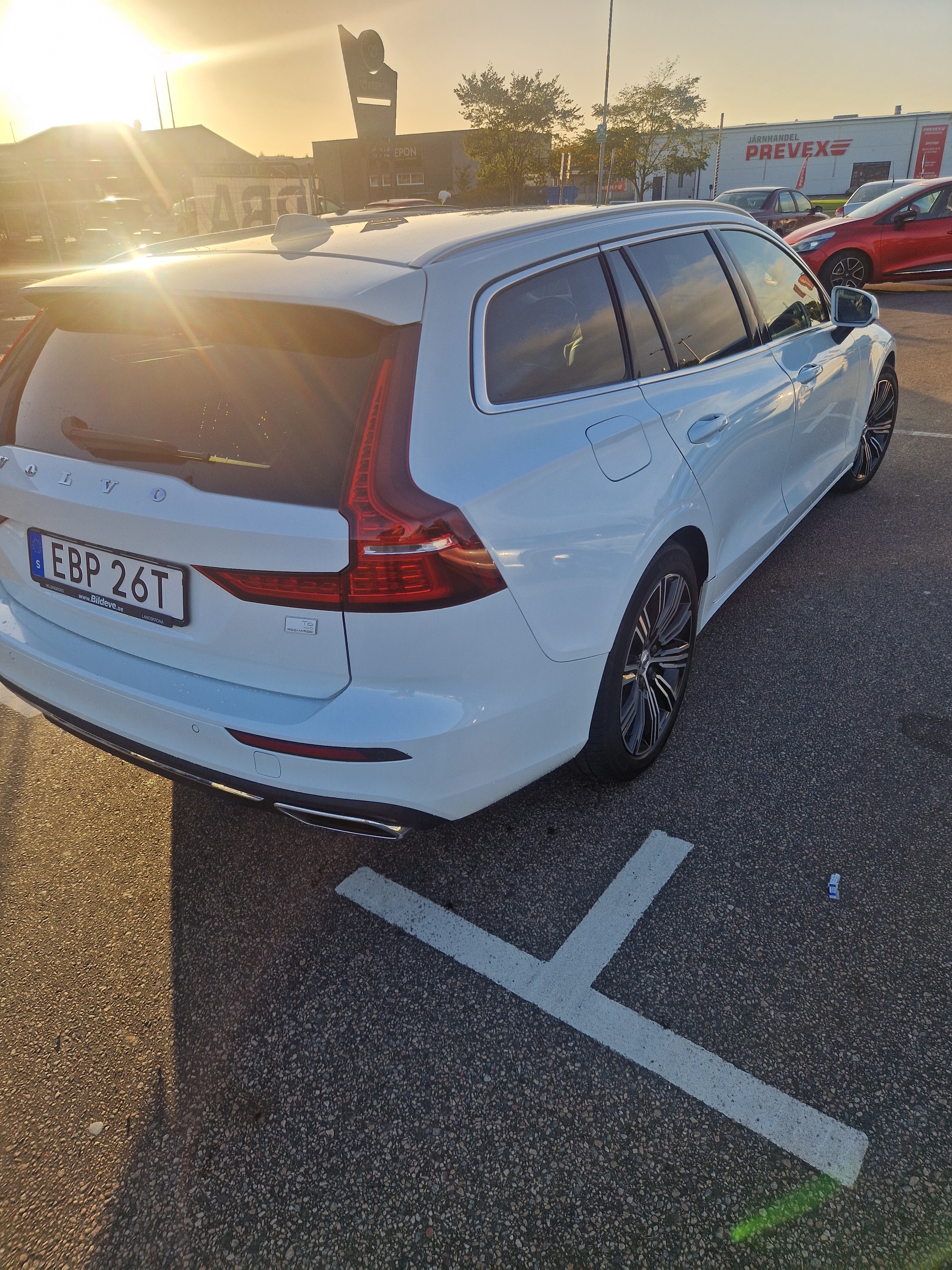 Volvo V60 Recharge T6 AWD Geartronic 2021, bild 2/2