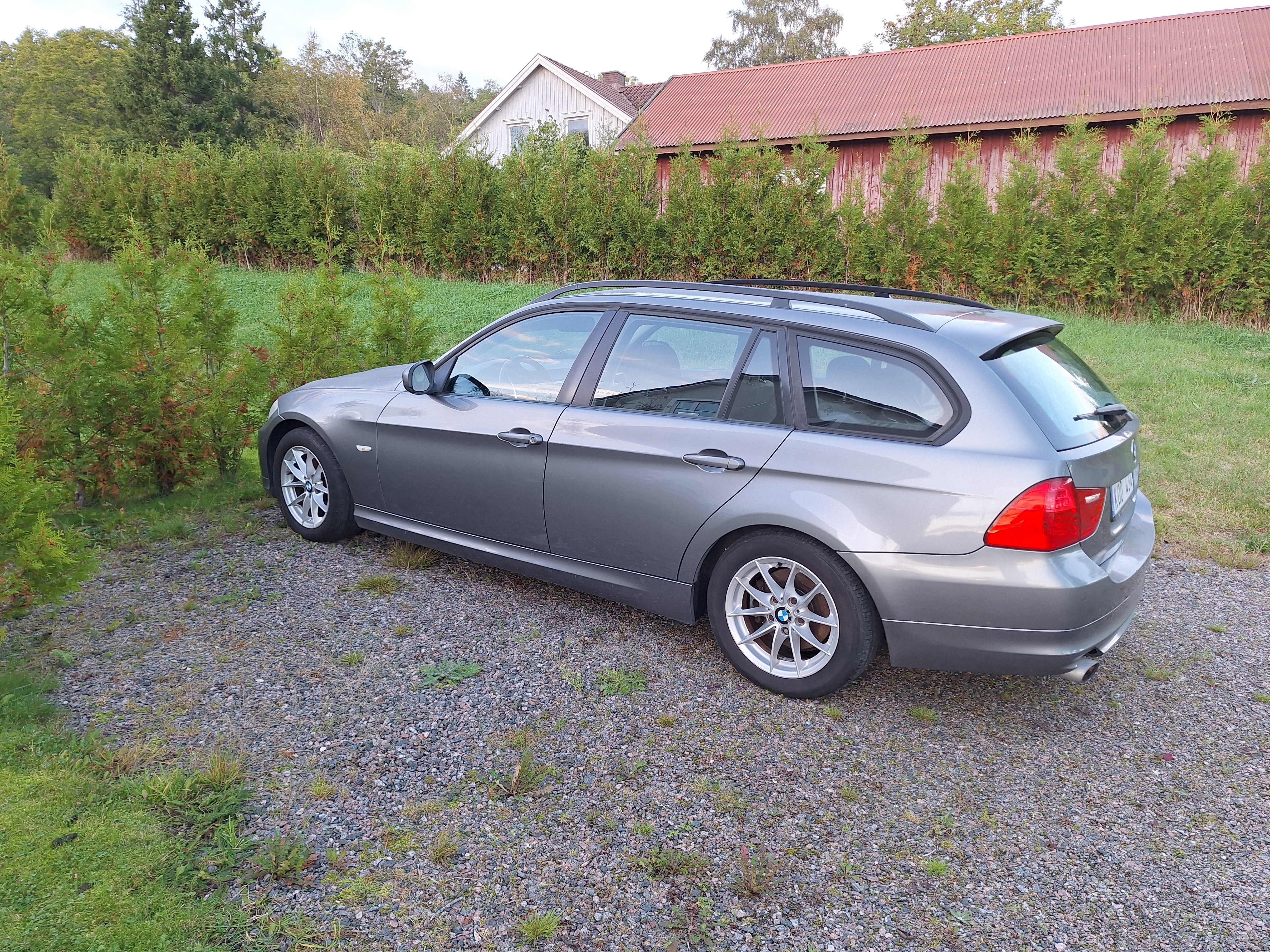 BMW 320 i Touring Manuell 2010, bild 2/7