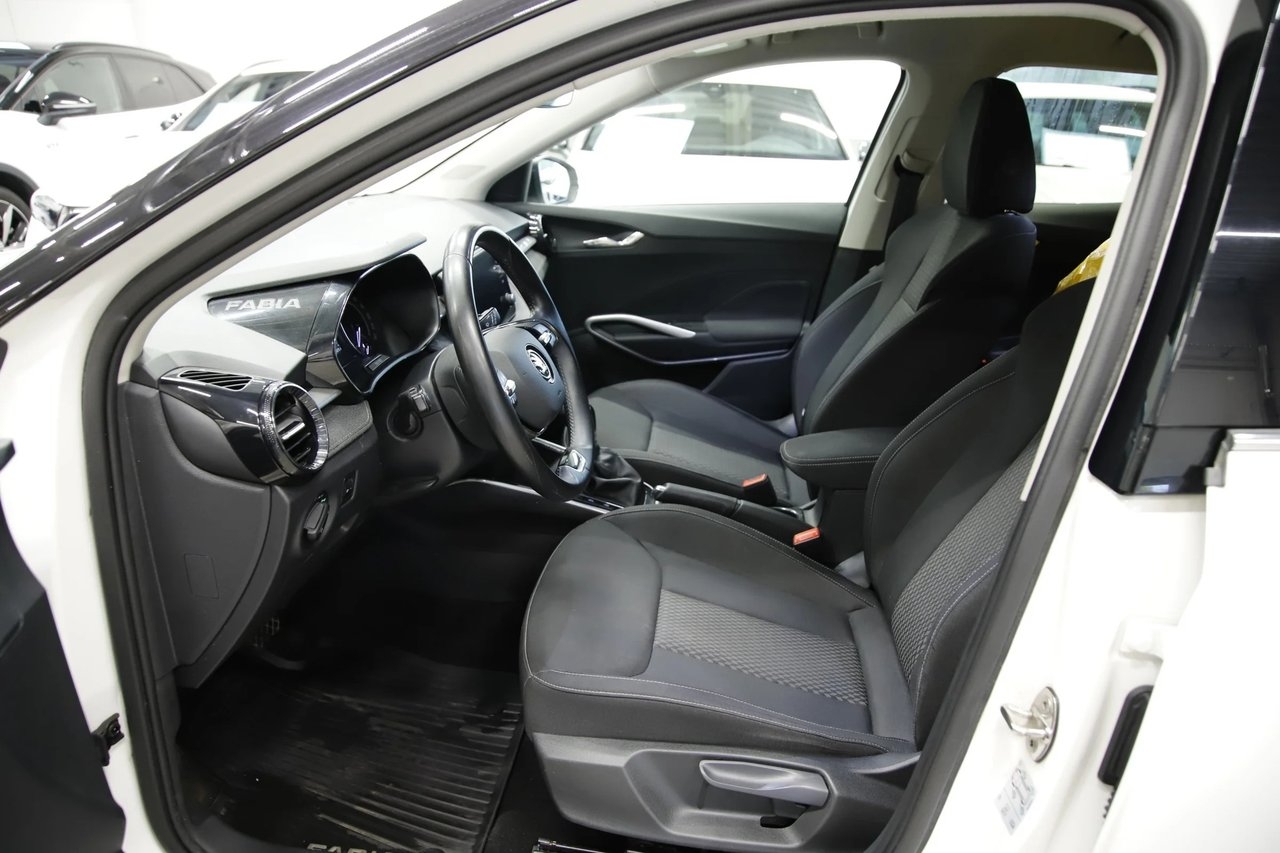 Skoda Fabia 1.0 TSI DSG Style 2022, bild 7/15