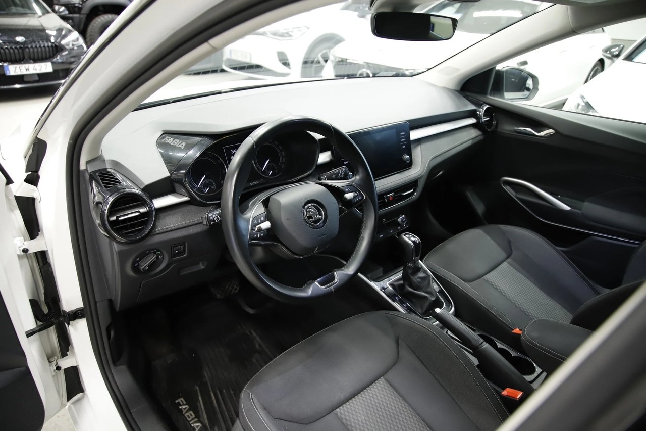 Skoda Fabia 1.0 TSI DSG Style 2022, bild 6/15