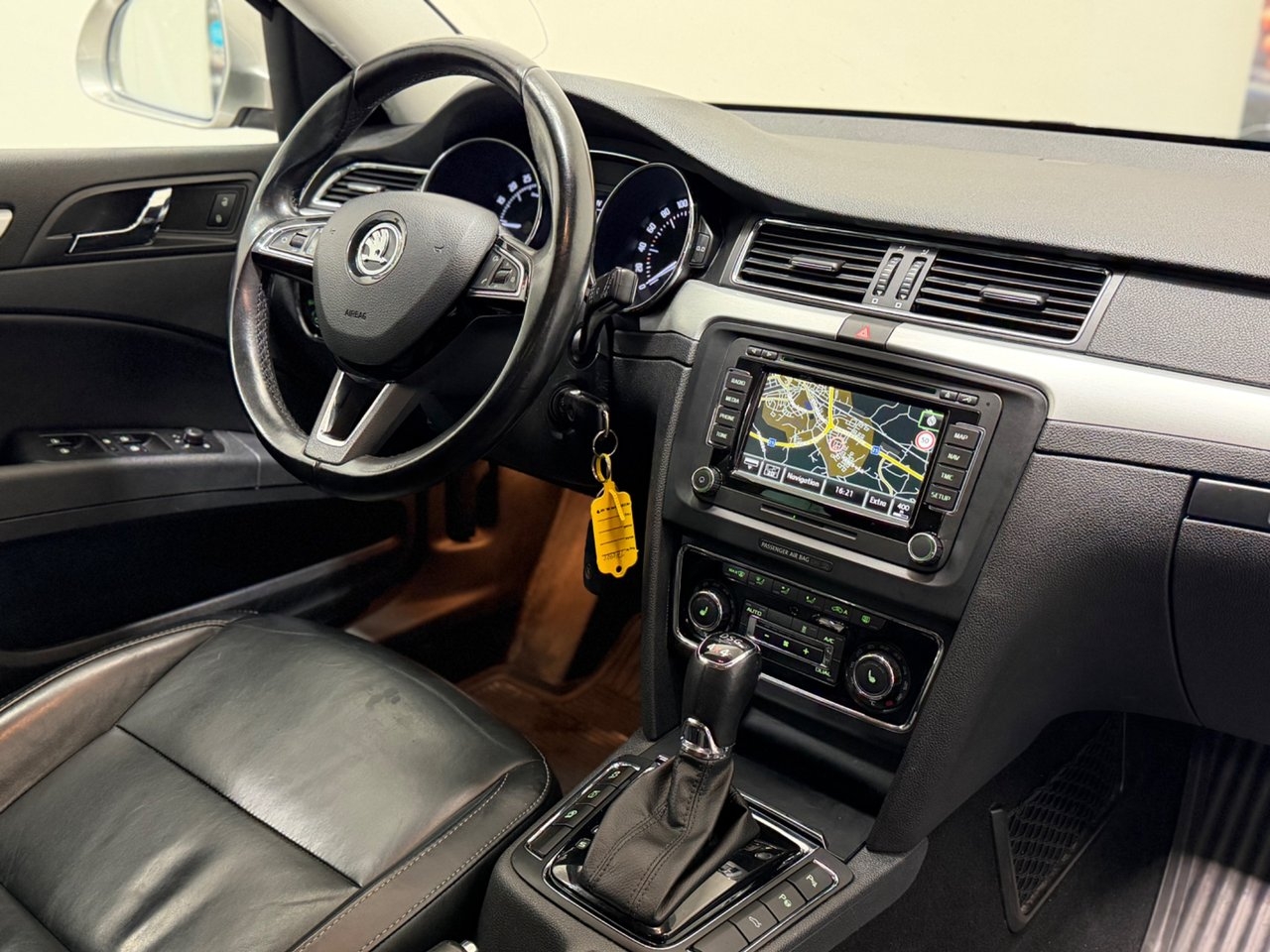 Skoda Superb 2014, bild 2/10