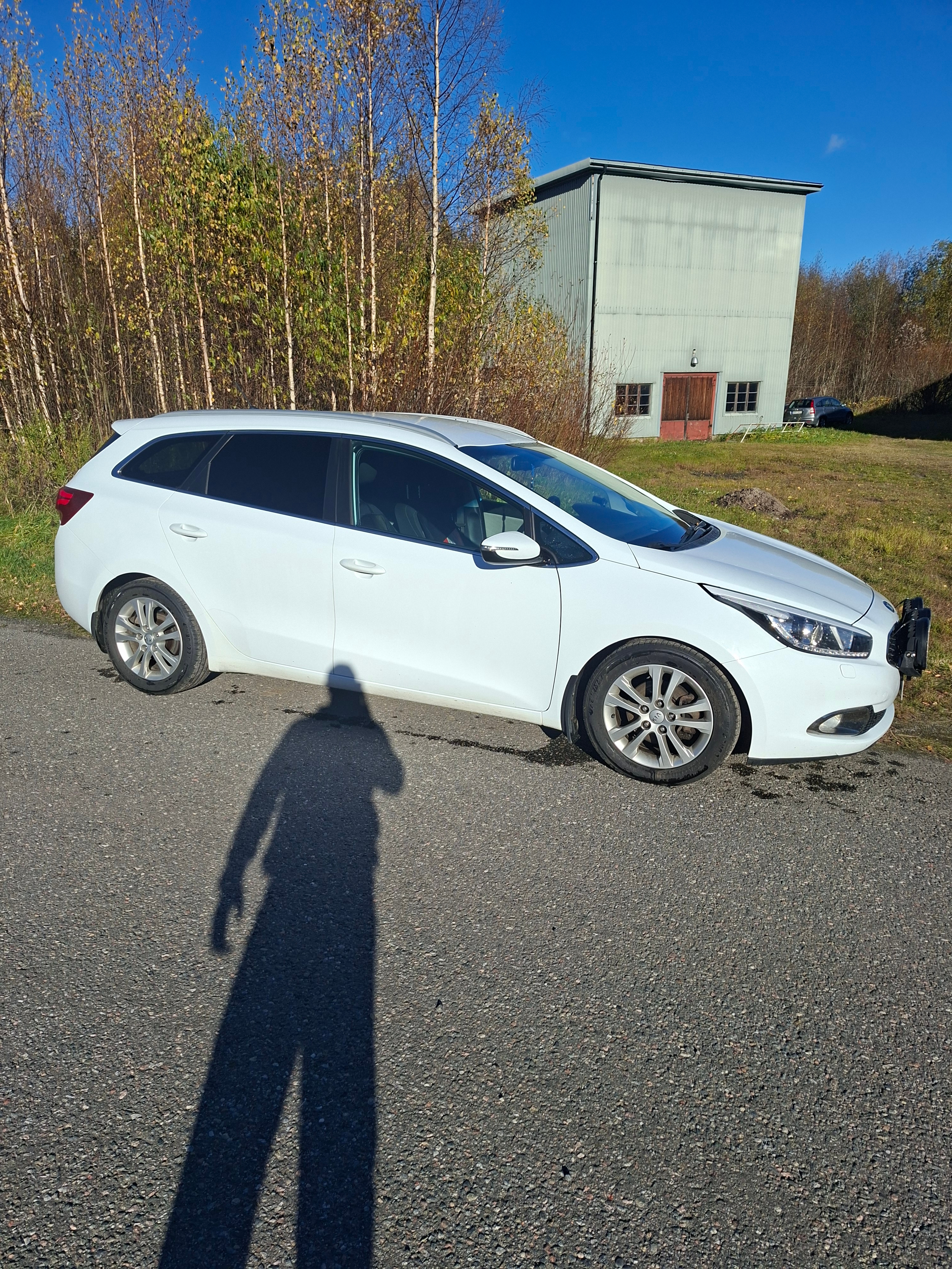 Kia Ceed _sw 1.6 CRDi Manuell 2013, bild 3/5