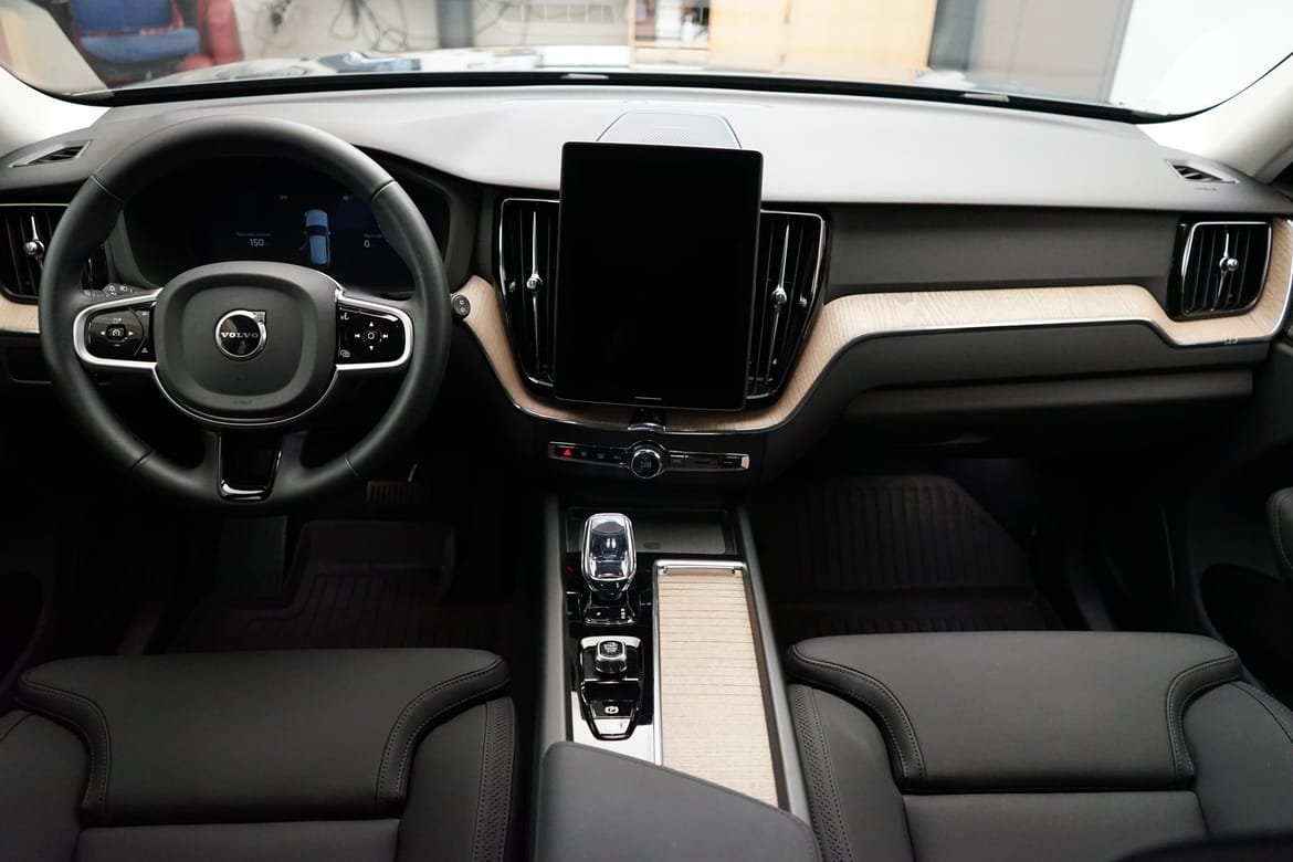 Volvo XC60 T6 Plus Dark Nordic Edition 2026, bild 6/10