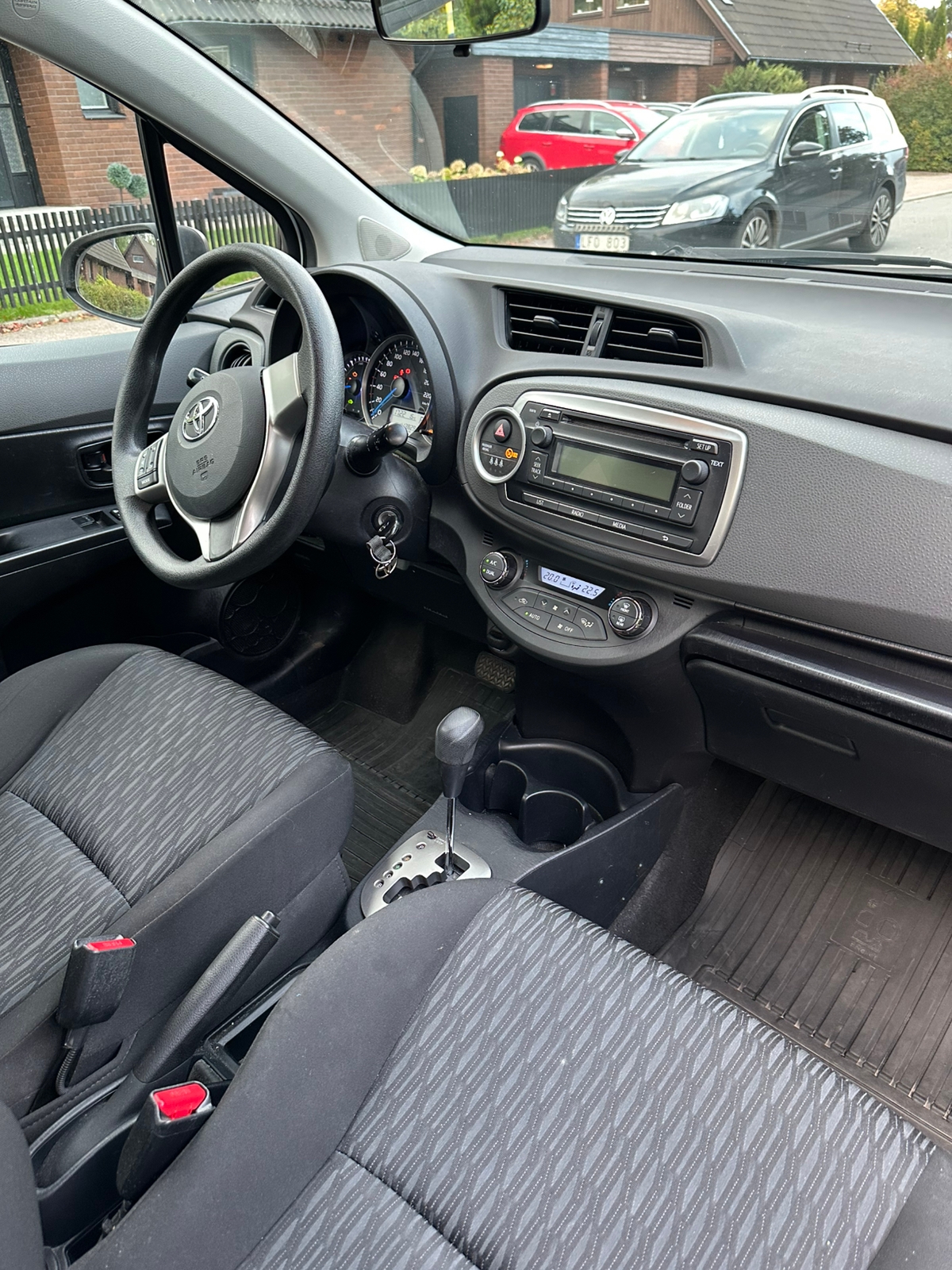 Toyota Yaris 1.5 Hybrid 2014, bild 7/7